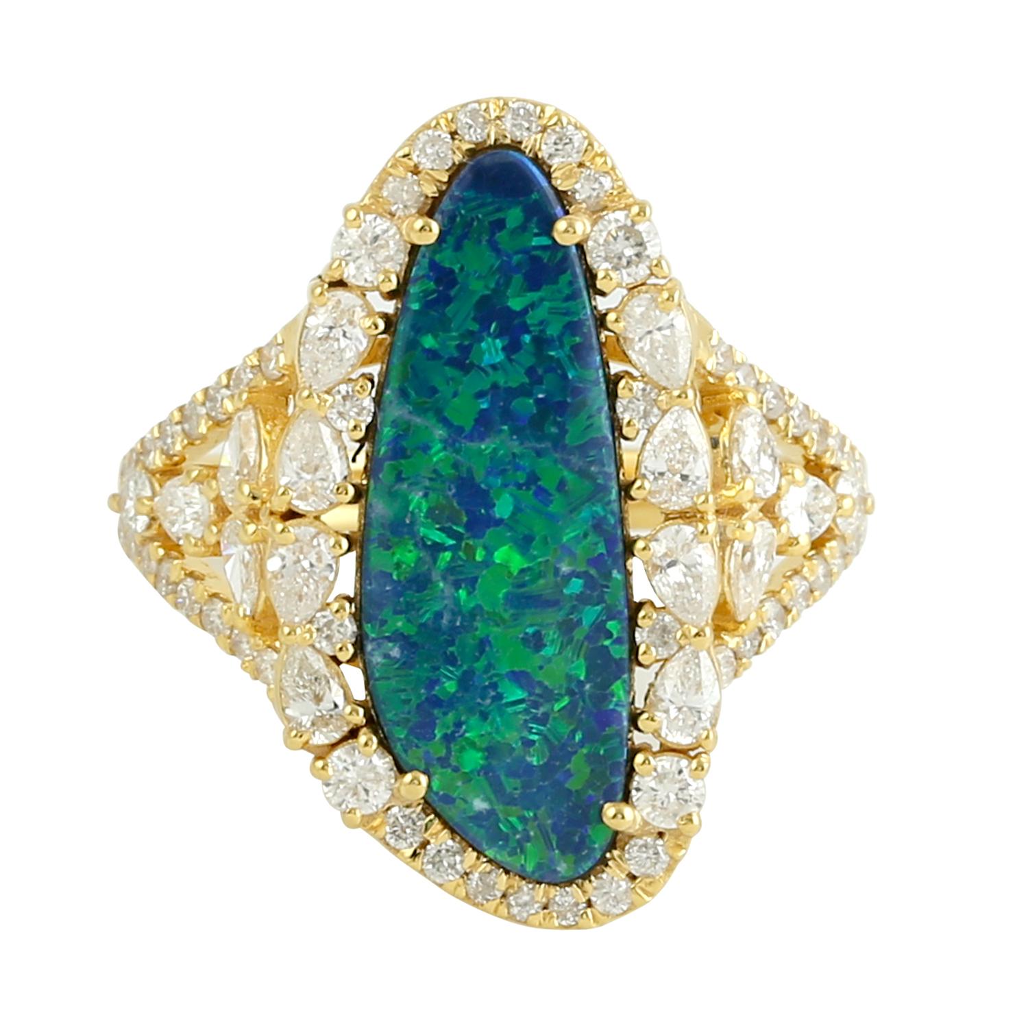 4.35ct Opal Ring With Diamonds Made In 18 Karat Yellow Gold For Sale 1