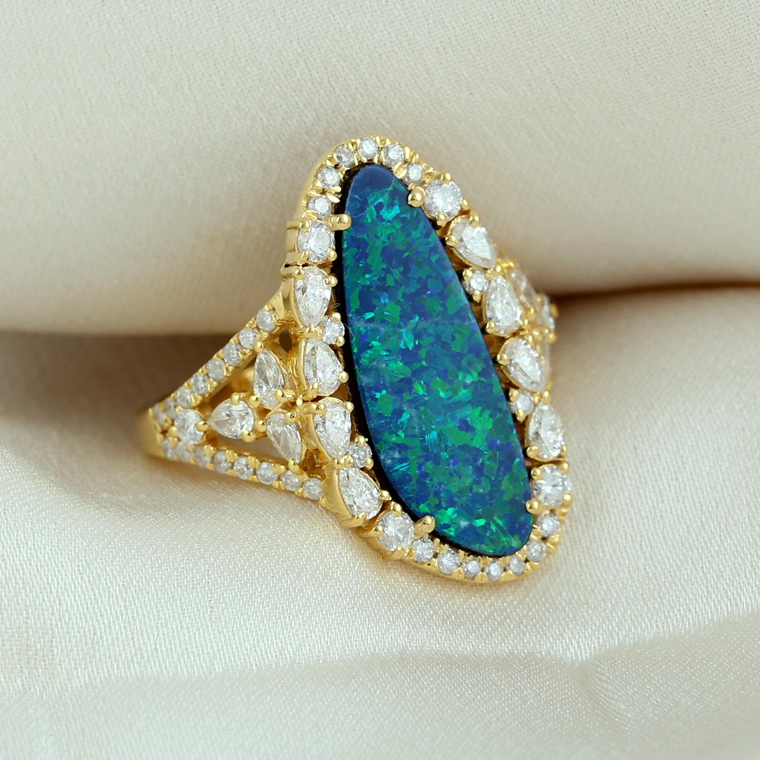 4.35ct Opal Ring With Diamonds Made In 18 Karat Yellow Gold For Sale 2