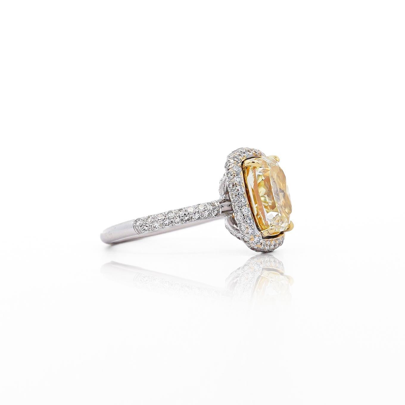 4,36 Karat länglicher Verlobungsring mit gelbem Fancy-Diamant-Halo im Kissenschliff mit Halo aus 18K im Angebot 4