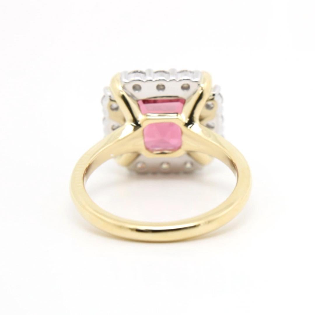 Anillo de cóctel con halo de diamantes rubelita de Mozambique de 4,36 quilates Romántico en venta