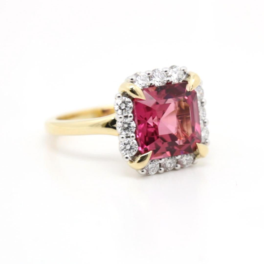 Anillo de cóctel con halo de diamantes rubelita de Mozambique de 4,36 quilates en Nuevo estado para la venta en Hong Kong, HK