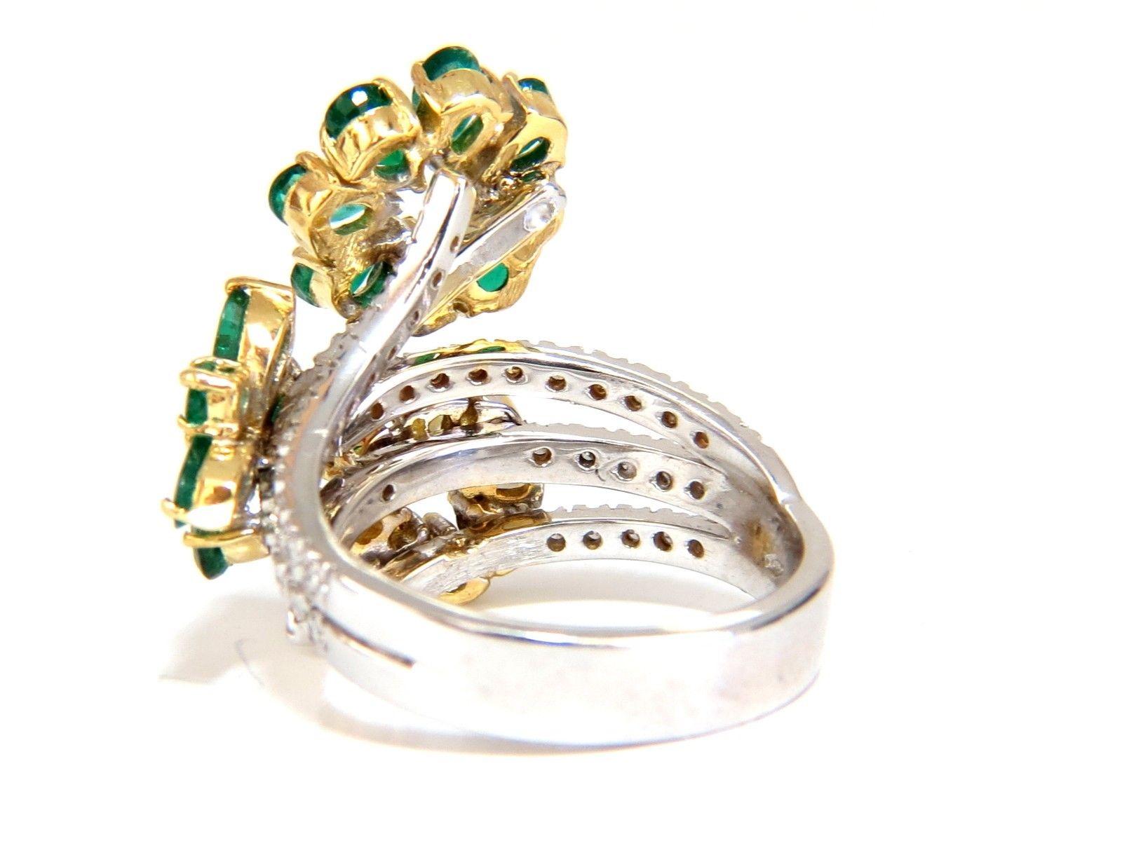 4,36 Karat natürliche Smaragde Diamant Cocktail-Cluster-Ring 18 Karat im Zustand „Neu“ im Angebot in New York, NY