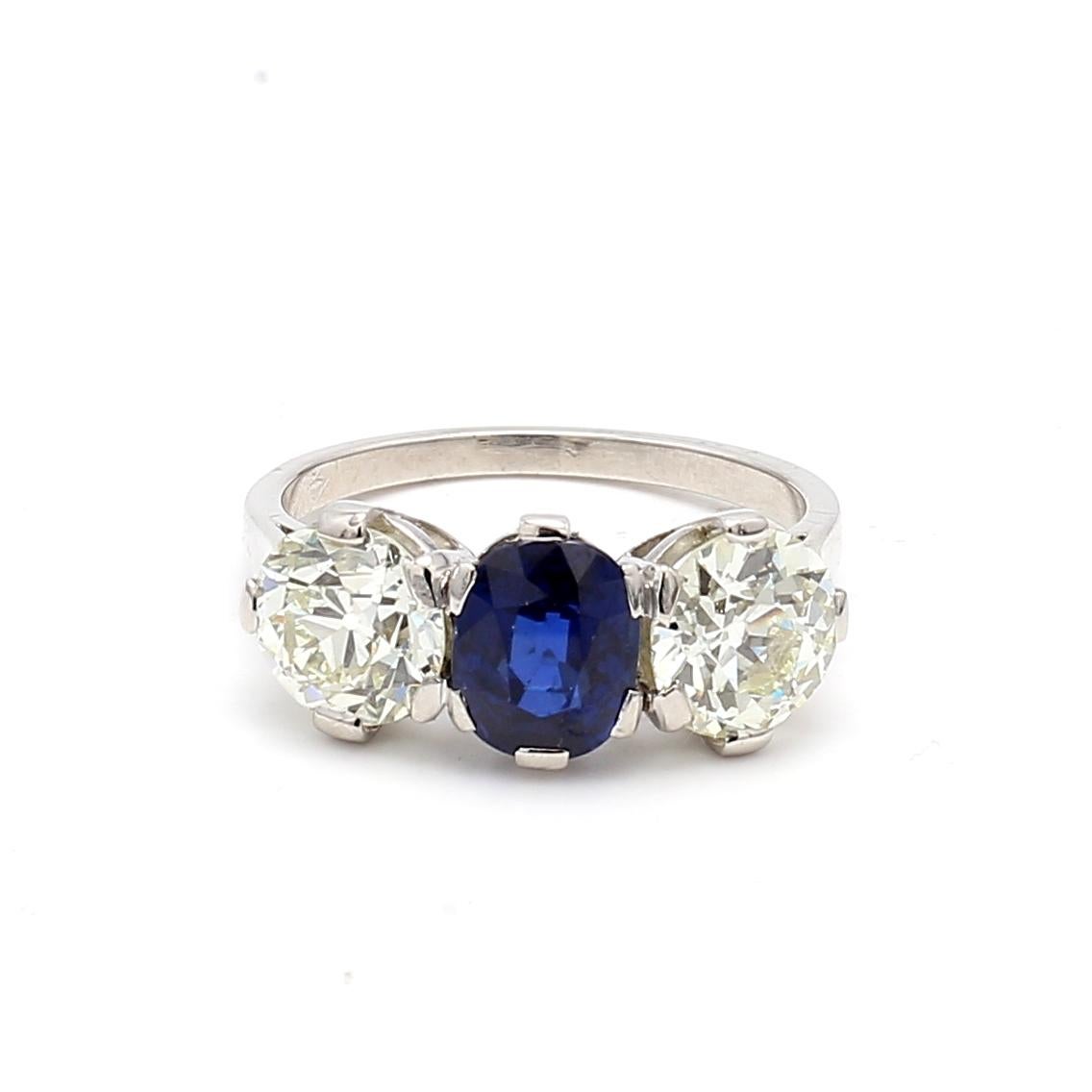 Titre :
4.36 Carat Old European Cut N VS1-VS2 Diamond 2.63 Carat Cushion Brilliant Sapphire Platinum Three-Stone Ring
Le style :
Trois pierres
Métal :
Platine
Pierre précieuse 1 :
2.63 Carat Saph
Nombre de pierres :
1
Forme :
Coussin