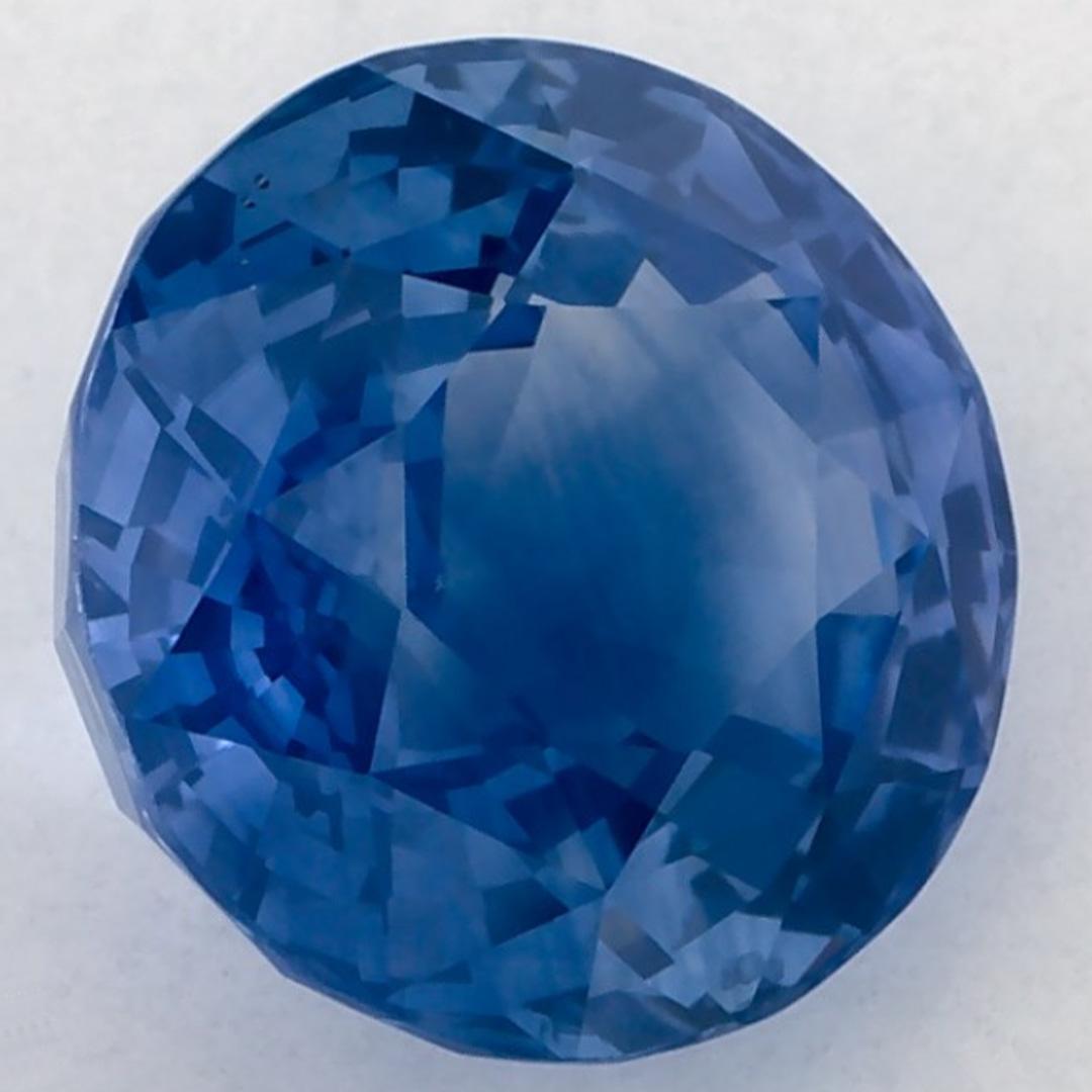 Dieser natürliche blaue Saphir bietet Eleganz und Raffinesse. Mit seiner satten Farbsättigung und seinem präzisen Schliff ist er der perfekte Mittelpunkt für einen Verlobungsring oder ein luxuriöses Schmuckdesign.

Dieser Saphir stammt aus Sri Lanka