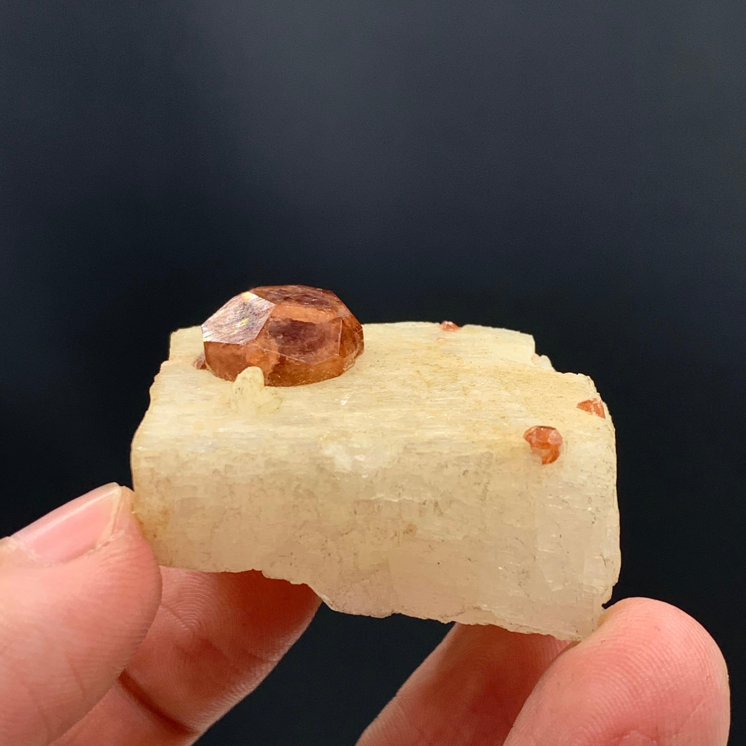 43,62 grammi di granato spessartino fine con feldspato proveniente da Skardu, Pakistan in vendita 1