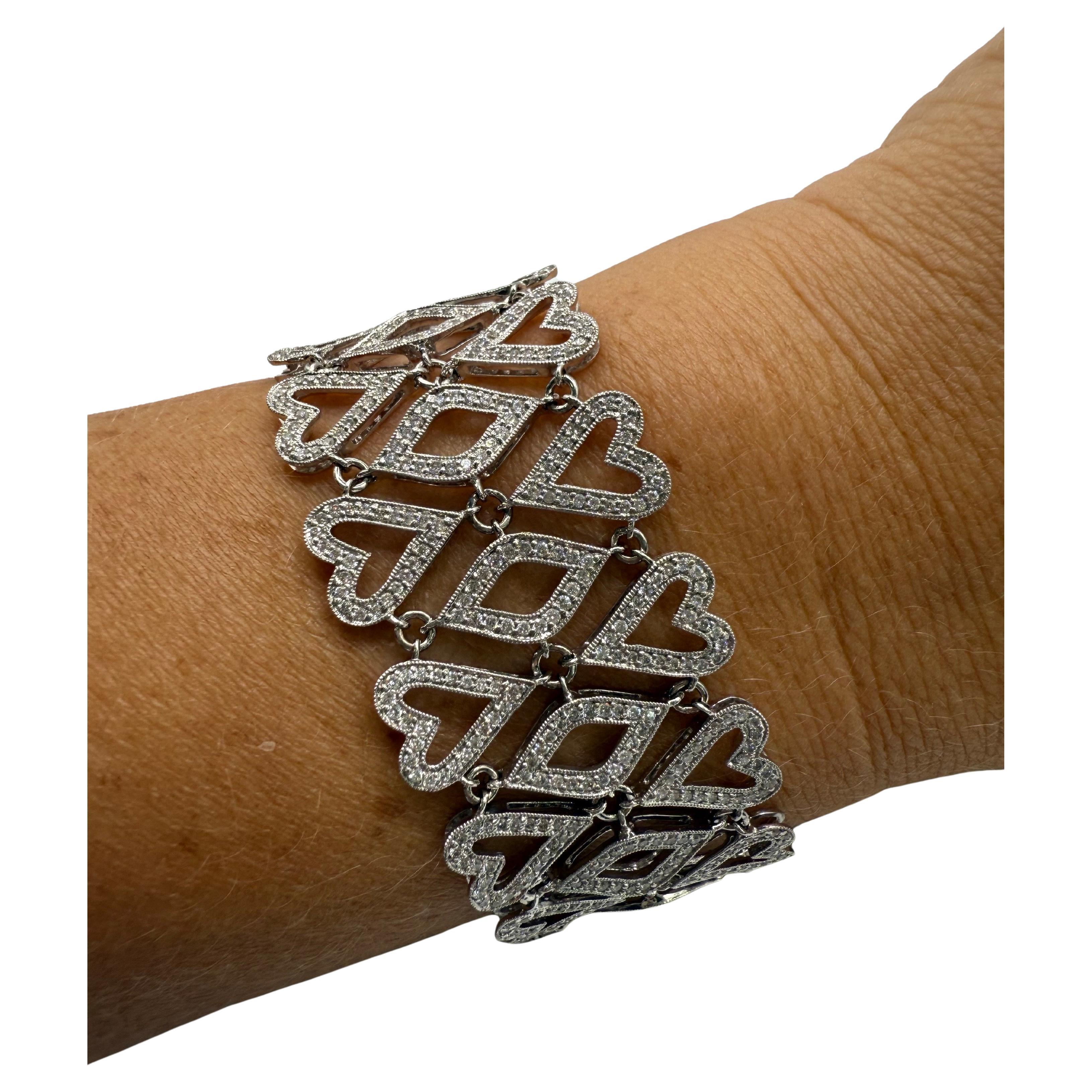 Bracciale Bangle Cuore 4,36ct Bracciale con diamanti in oro 18KT in vendita