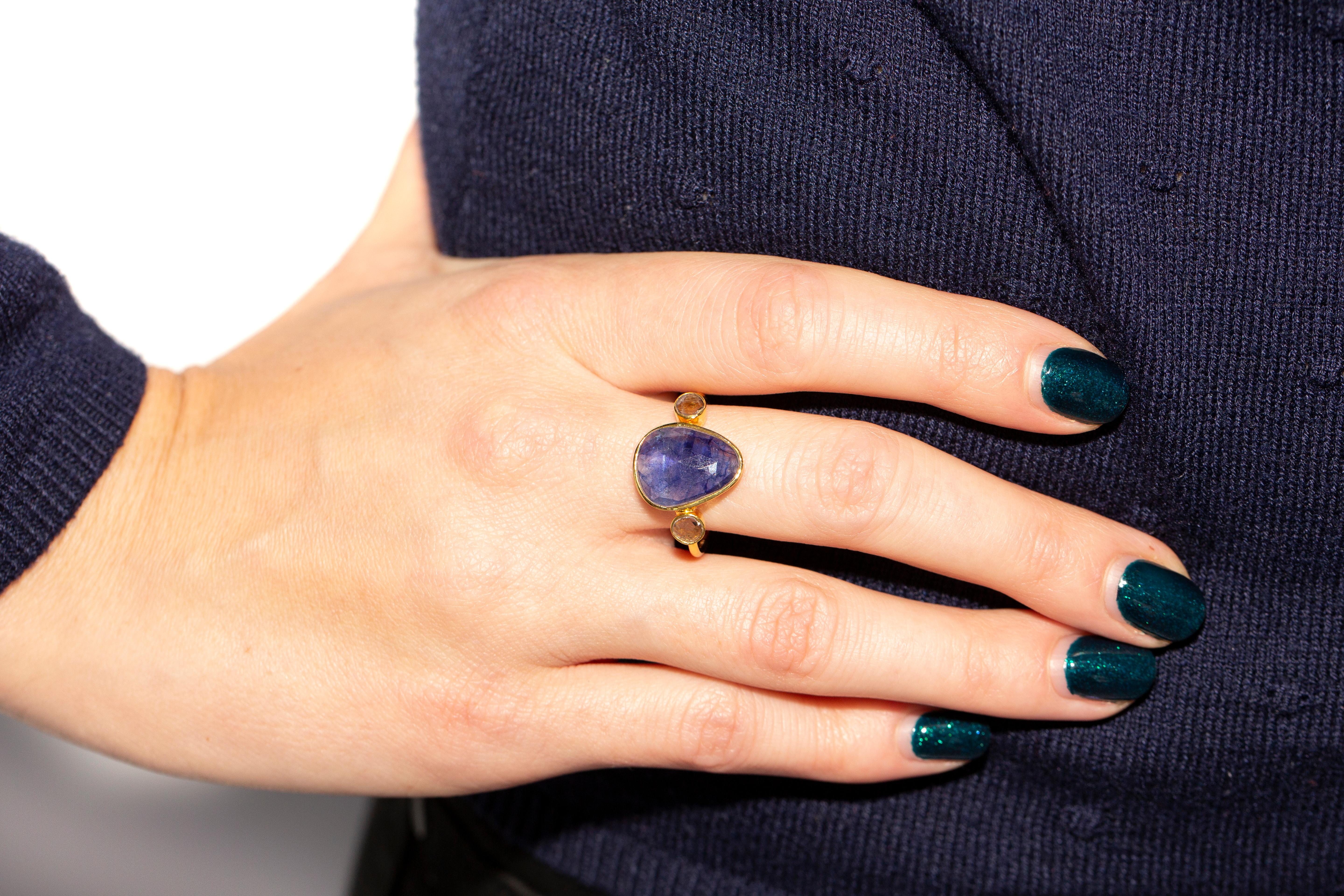 4.37 Carat Blue Sapphire Diamond Rose Cut 18 KT Yellow Gold Artisan Ring  For Sale 2