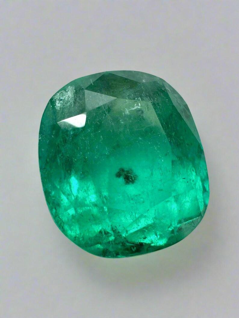 Stein: Smaragd
Gewicht: 4,37 Karat
Form: Kissenschliff
Klarheit: Transparent
Lüster: Sehr gut
Farbe: Tiefgrün
Abmessungen: 10,54 mm x 9,29 mm x 7,16 mm
Geografische Herkunft: Kolumbien
Behandlung: Natürlich, Öl

Bemerkungen: Aufgrund der