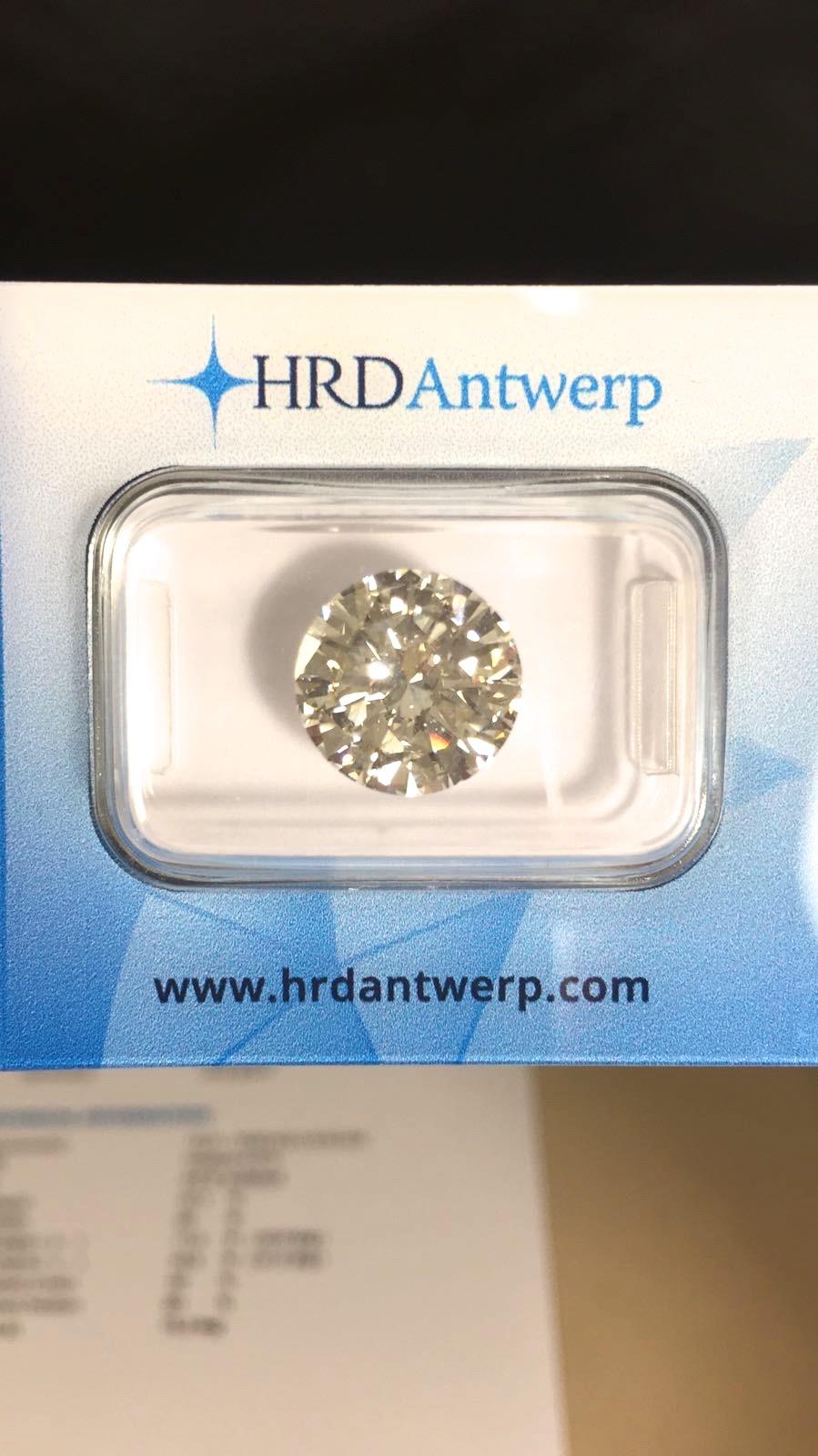 Round Cut 4.37 Carat HRD Certificate White Diamond For Sale
