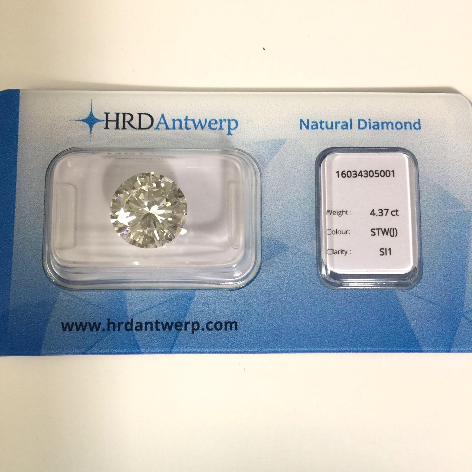 Cut: Round 
Weight : 4,37 ct. 
Colour : J 
Clarity : SI1 
Proportions: Very Good 
Polish: Excellent 
Symmetry: Very Good 
Certificate Number: 16034305001 
For more details see certificate 
Shipping: free worldwide insured shipping 
All our jewellery