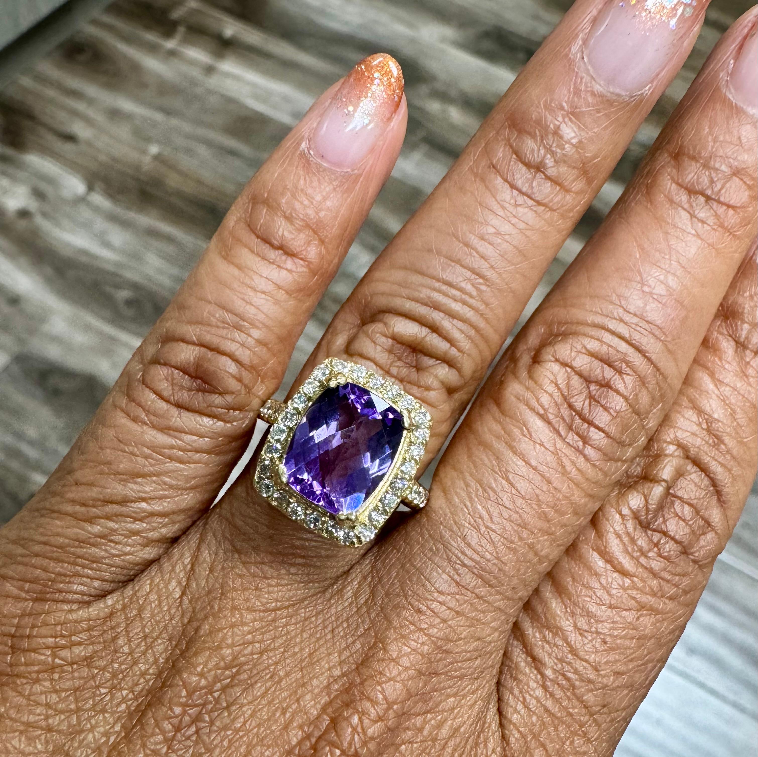 Taglio ovale Anello da cocktail con ametista naturale e diamante naturale in oro giallo da 4,37 carati in vendita