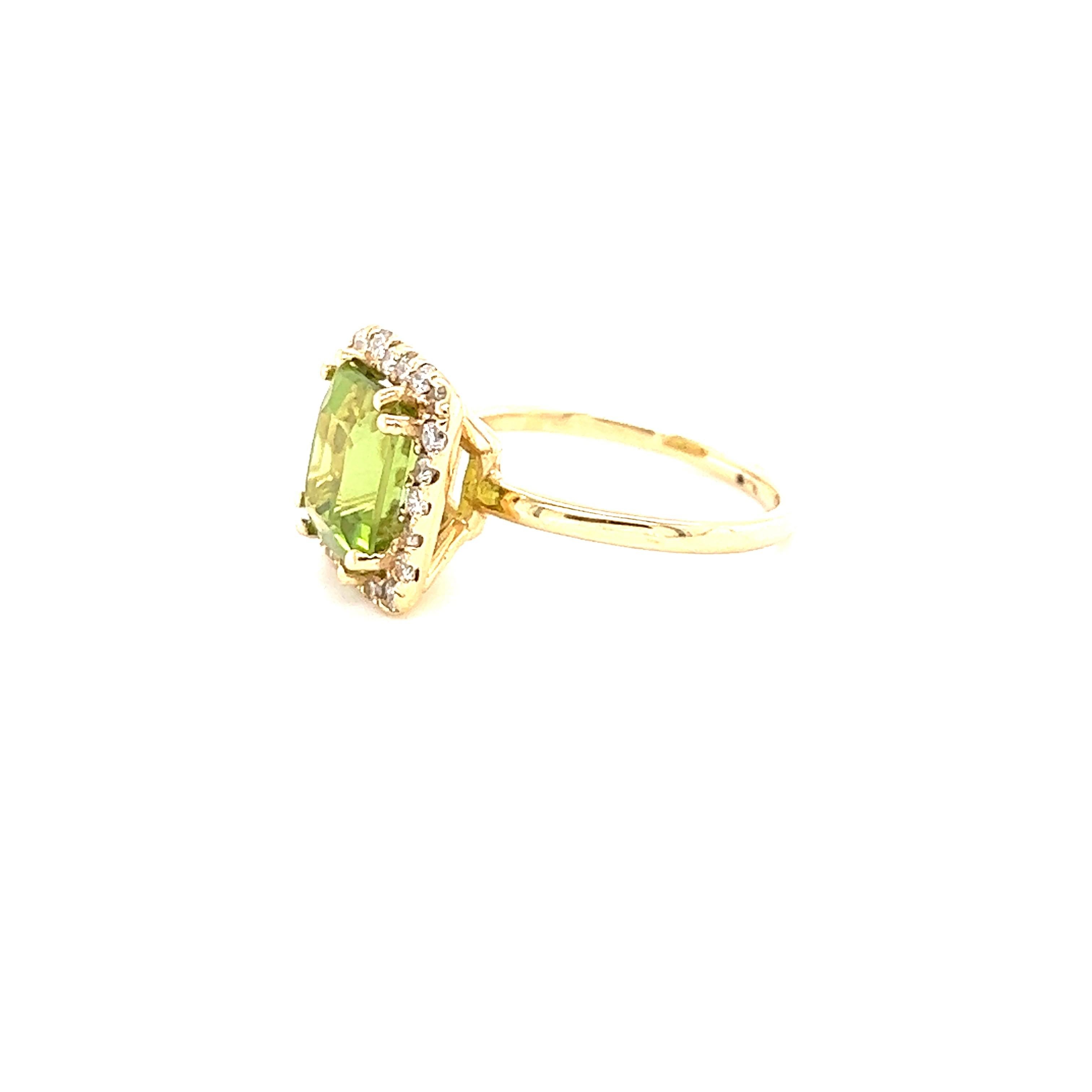 Contemporary 4.37 Carat Peridot Diamond Yellow Gold Ring For Sale