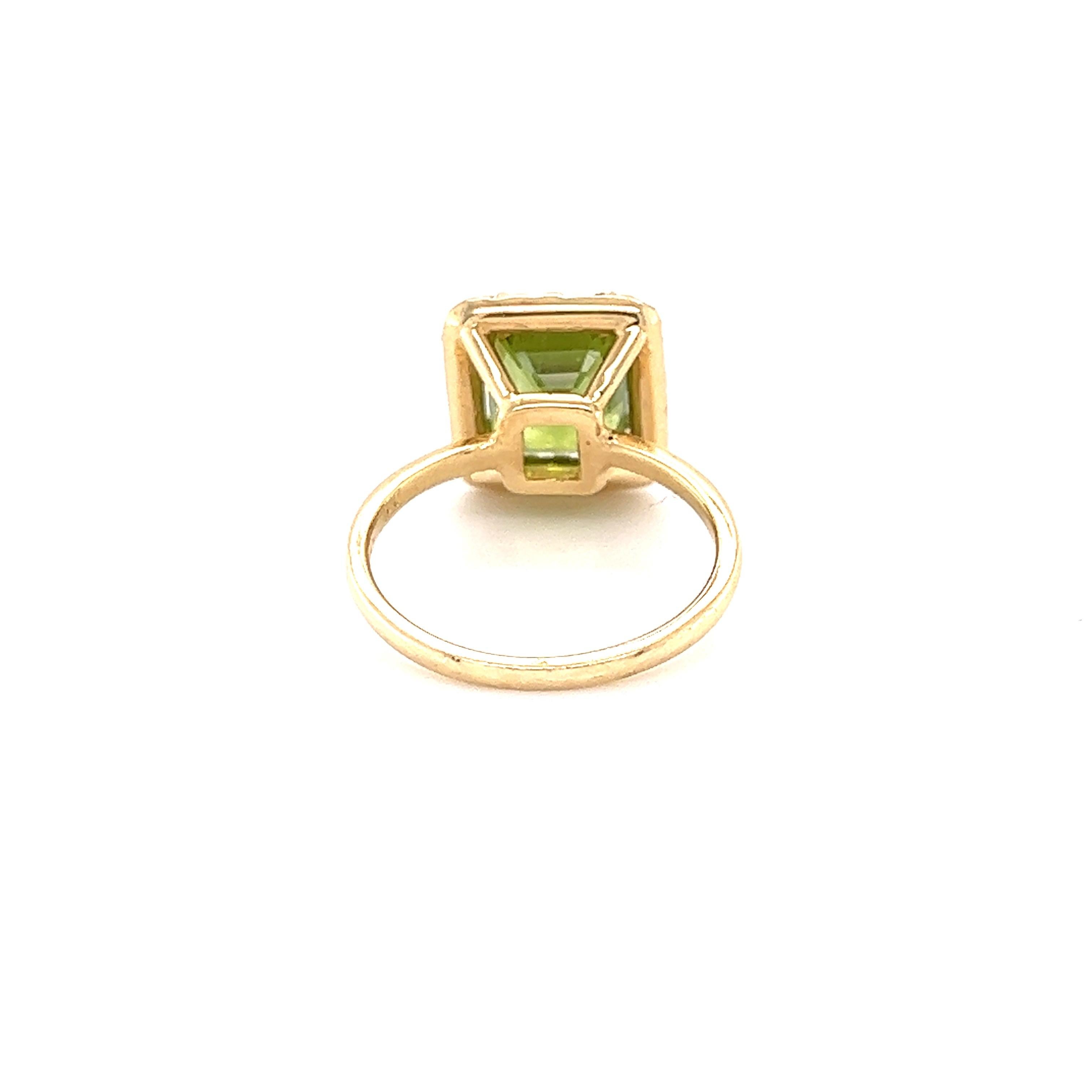 Emerald Cut 4.37 Carat Peridot Diamond Yellow Gold Ring For Sale