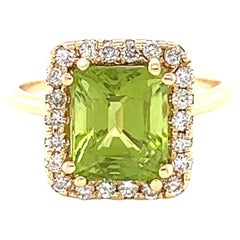 Bague en or jaune avec péridot de 4,37 carats et diamant