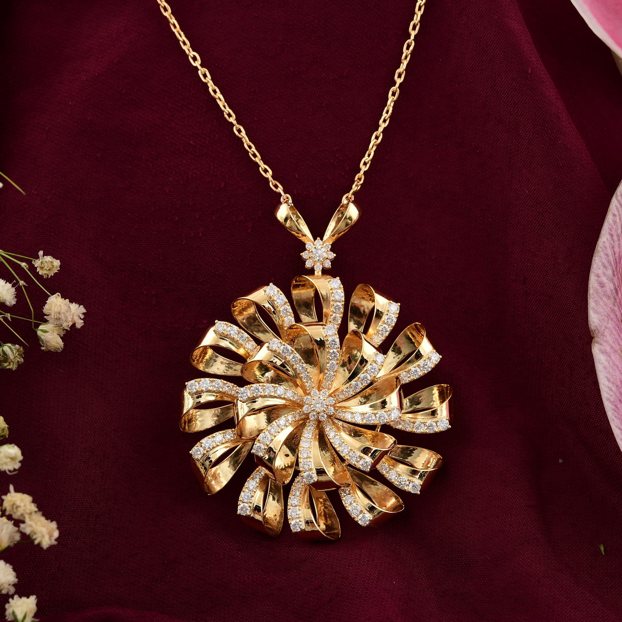 Modern 4.37 Carat SI/H Diamond Knot Flower Pendant Necklace 18k Yellow Gold Jewelry For Sale