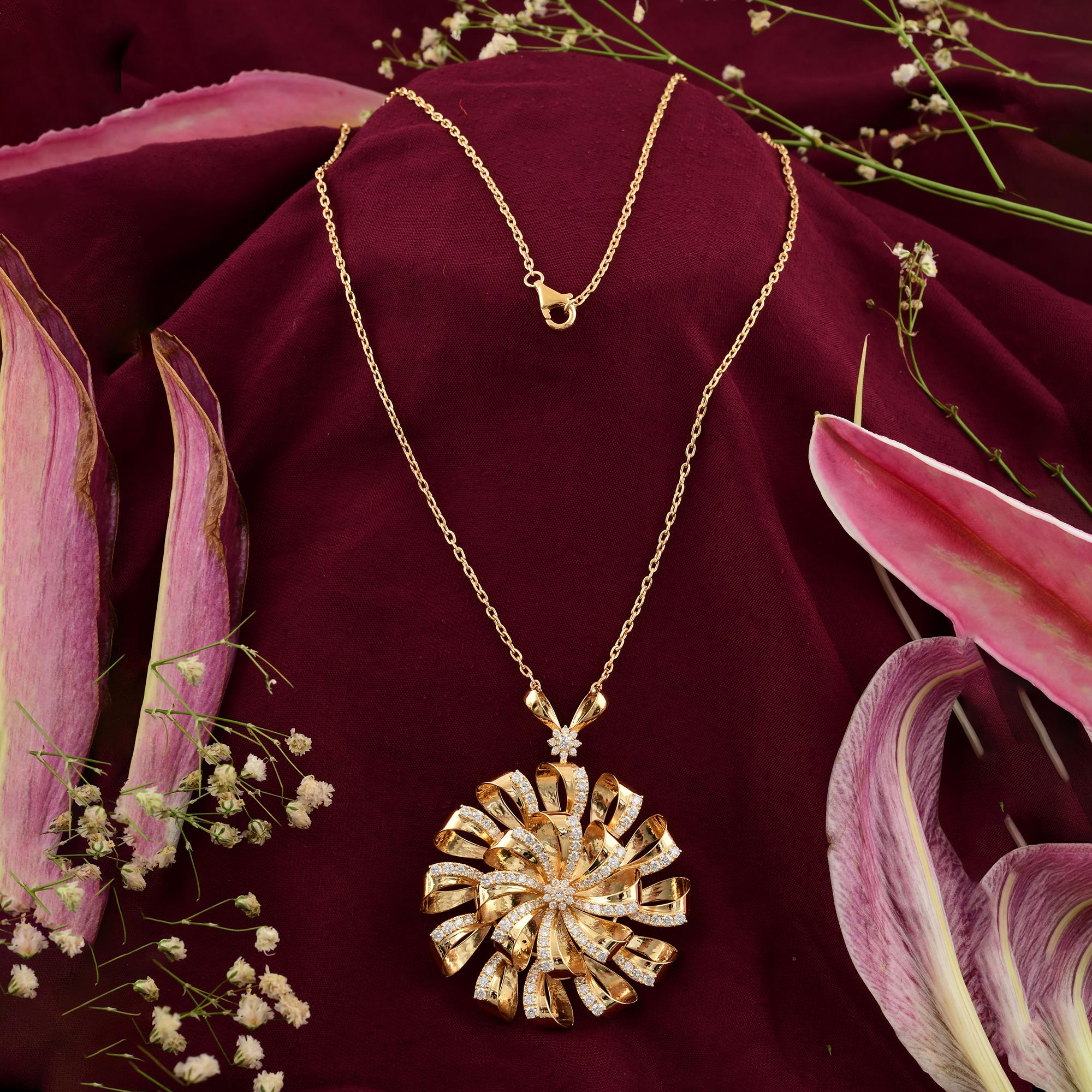 Round Cut 4.37 Carat SI/H Diamond Knot Flower Pendant Necklace 18k Yellow Gold Jewelry For Sale