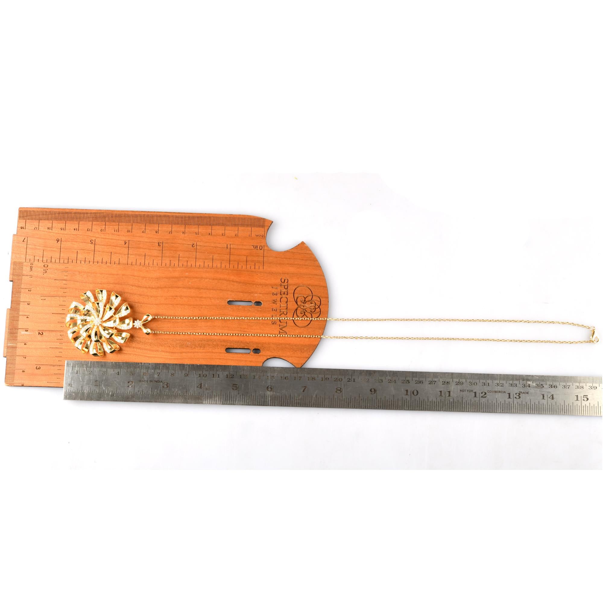 4,37 carati SI/H Collana con ciondolo a forma di nodo di diamante in oro giallo 18 carati H. H. in vendita 1