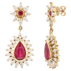 Boucles d'oreilles de mariage en or jaune massif 18 carats avec rubis de 4,37 carats et diamants cloutés