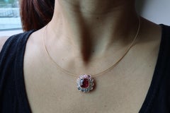 Ciondolo con spinello rosso di Birmania senza calore da 4,37 carati e diamanti naturali in oro 18 carati