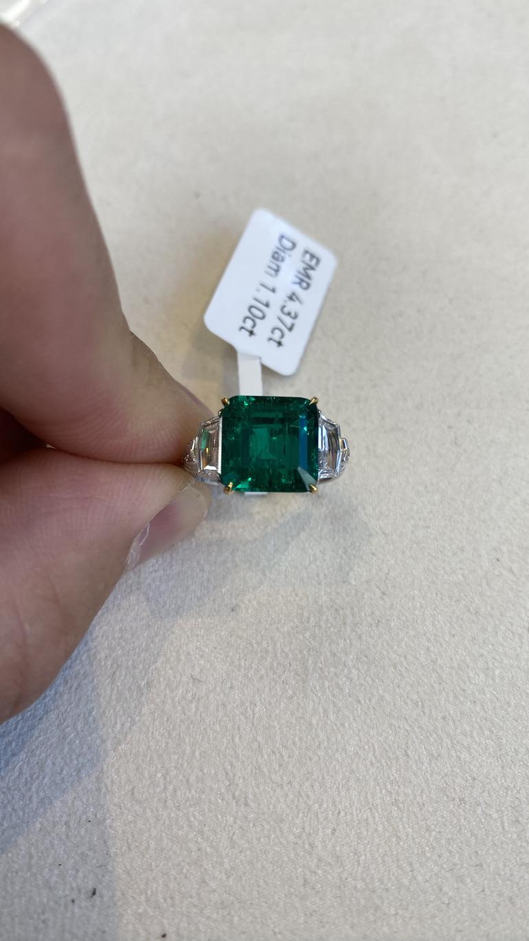 Anillo de diamantes y esmeraldas colombianas sin aceite, certificado AGL y SSEF Corte cuadrado en venta