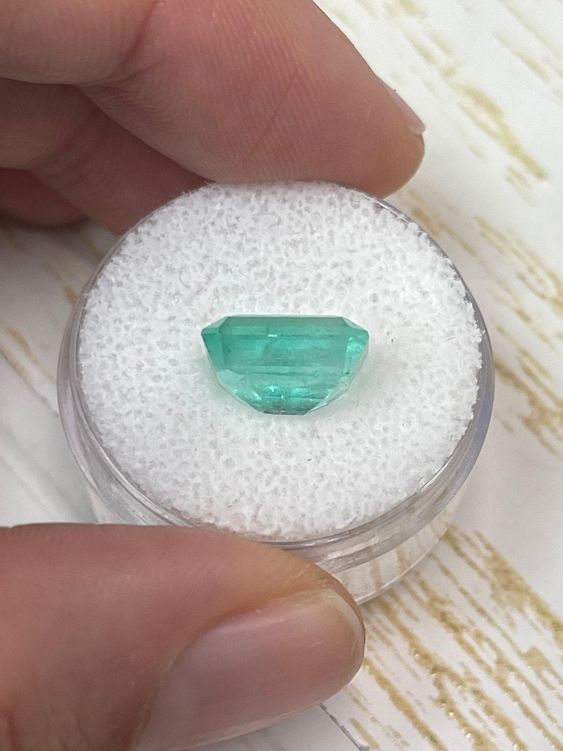 Women's or Men's 4.37ct Pastel Green Colombian Emerald 11x9mm Classic Cut Genuine May Birthstone For Sale