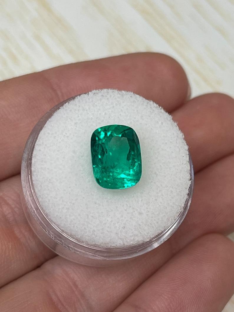 4.38 Carat 11x8 Vivid Muzo Green Colombian Emerald - AAA+ Cushion Cut May Gem In New Condition In Jupiter, FL