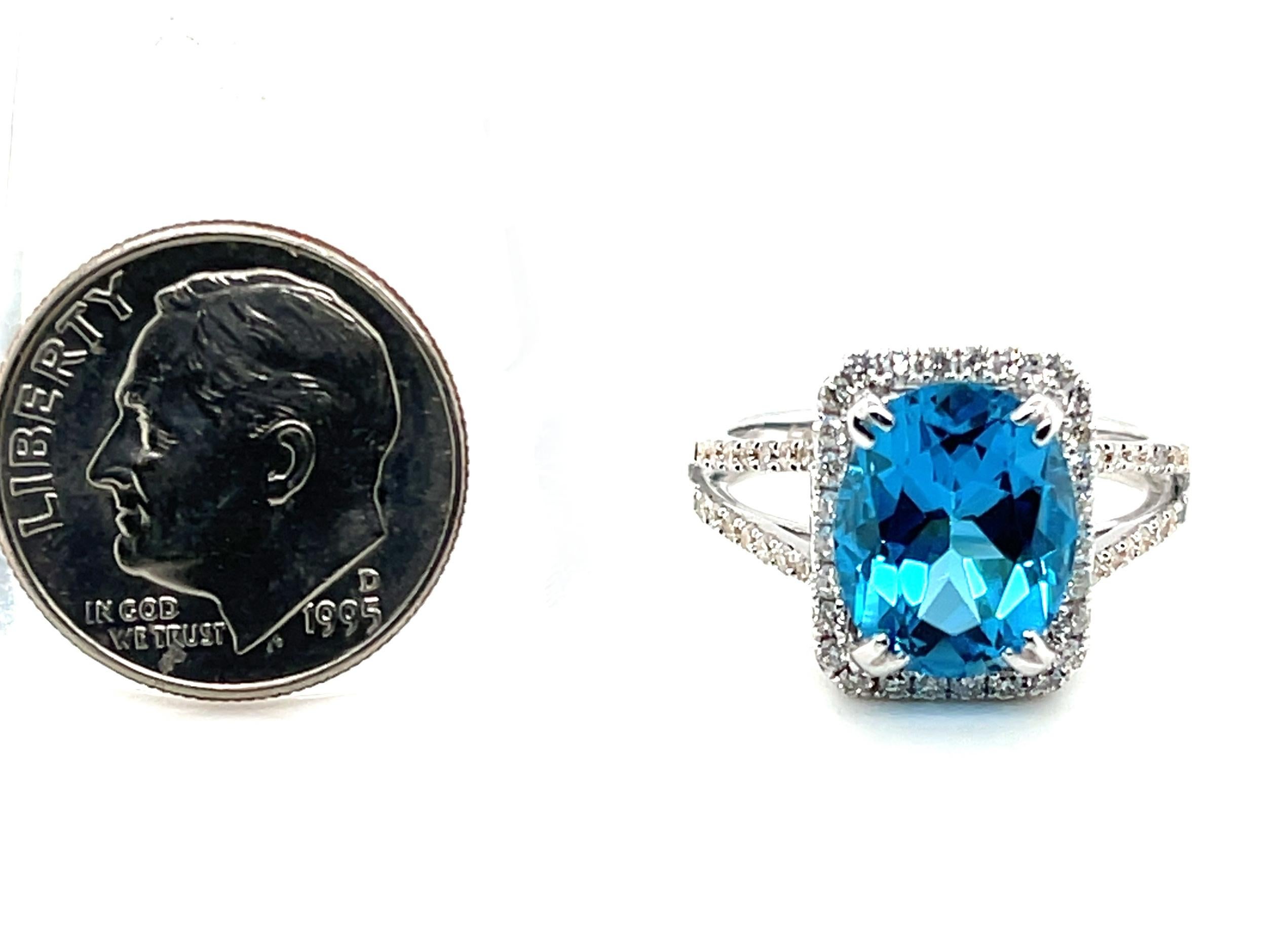 4.38 Carat Blue Topaz and Diamond Halo Cocktail Ring in 18k White Gold In New Condition For Sale In Los Angeles, CA