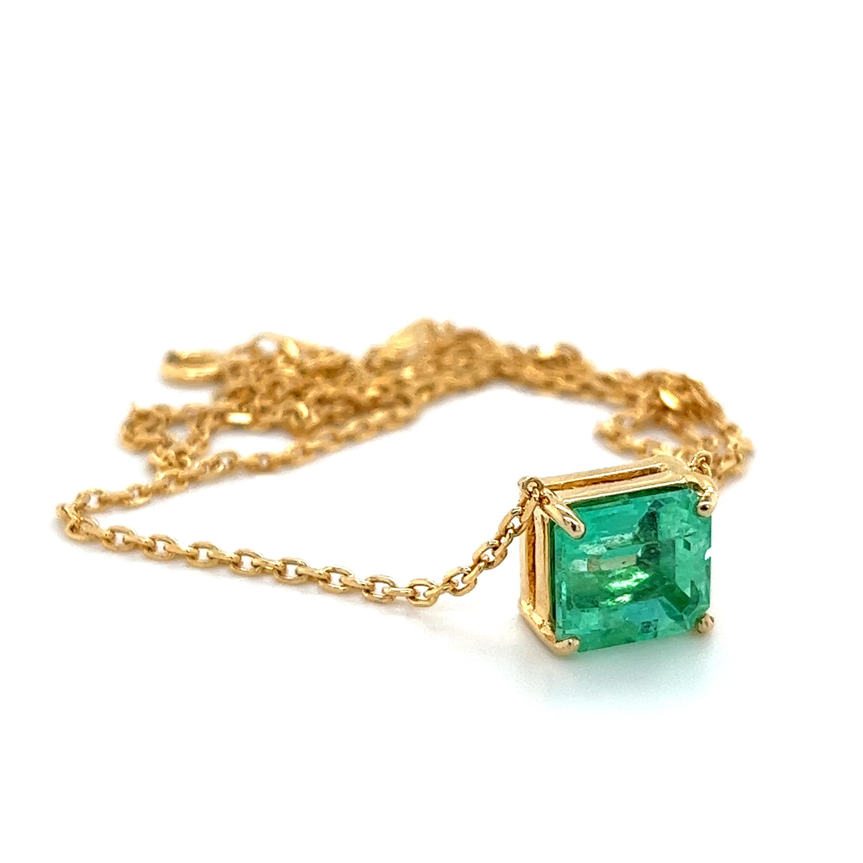 Women's or Men's 4.38 Carat Colombian Emerald in 18K Gold Floating Connecting Chain Necklace For Sale