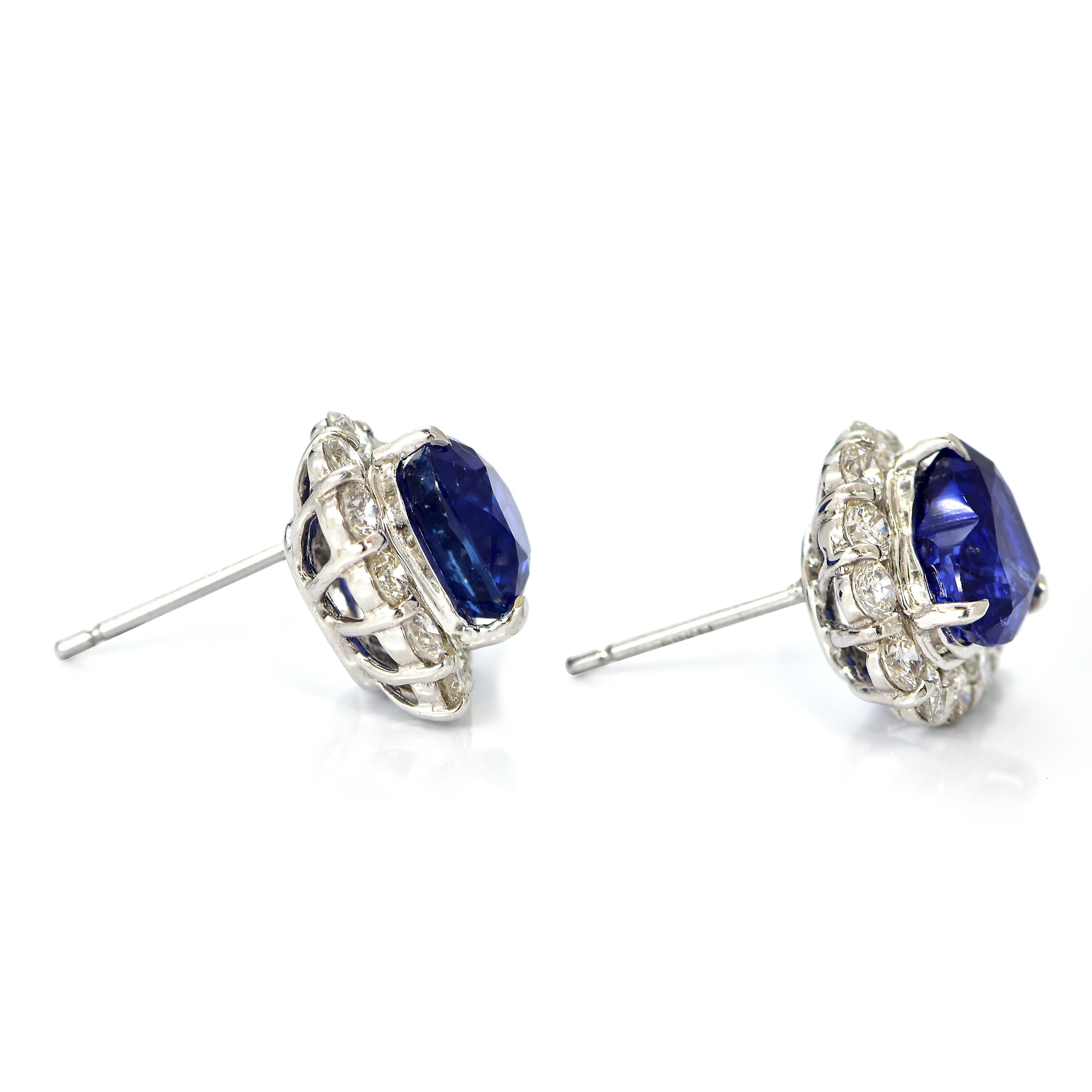 4.38 Carats, Heart-Cut Royal Blue Sapphire and Diamond Earrings made in Platinum In New Condition In Tokyo, JP