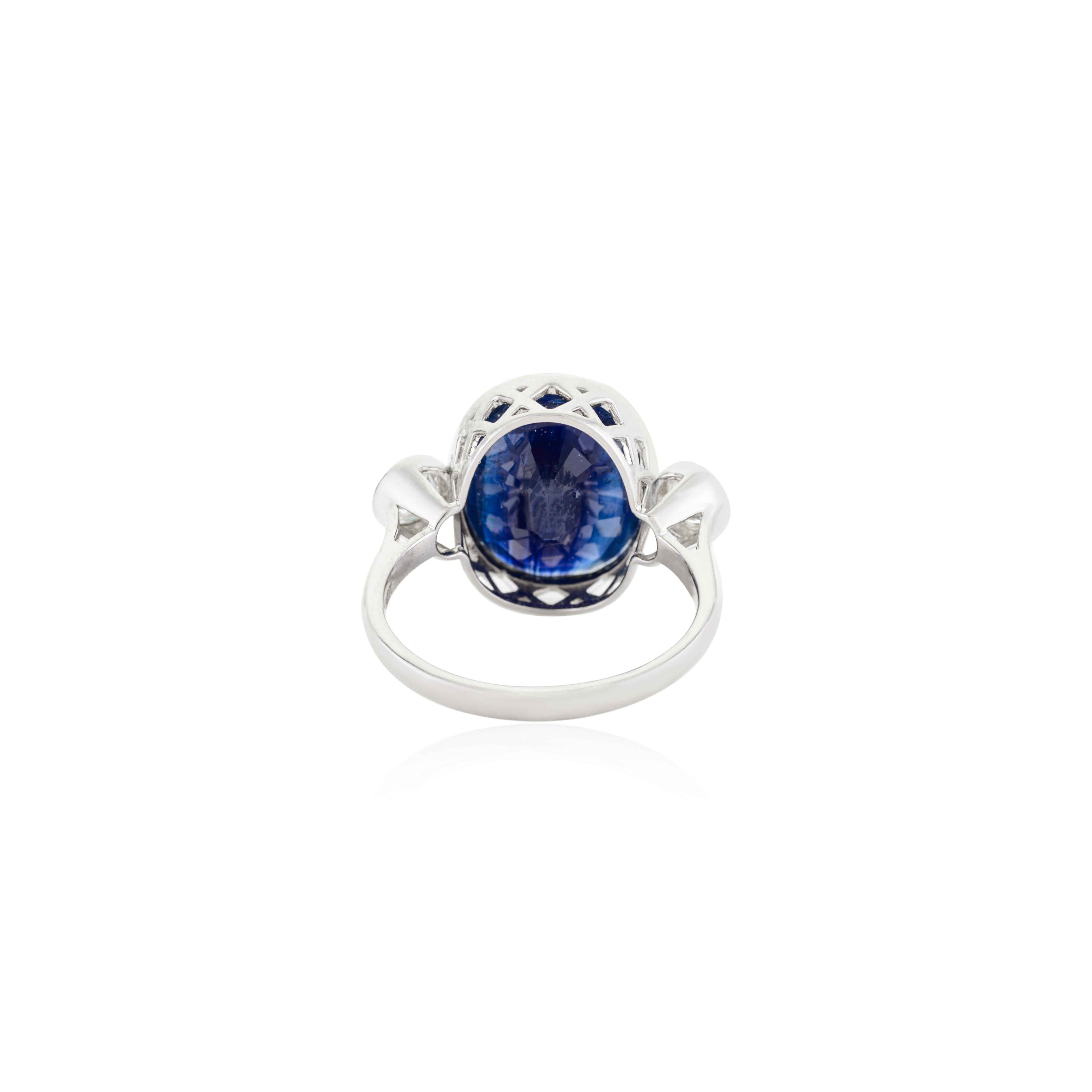 En venta: Anillo de tres piedras de oro blanco de 18 quilates con zafiro azul ovalado certificado de 4,38 quilates  4
