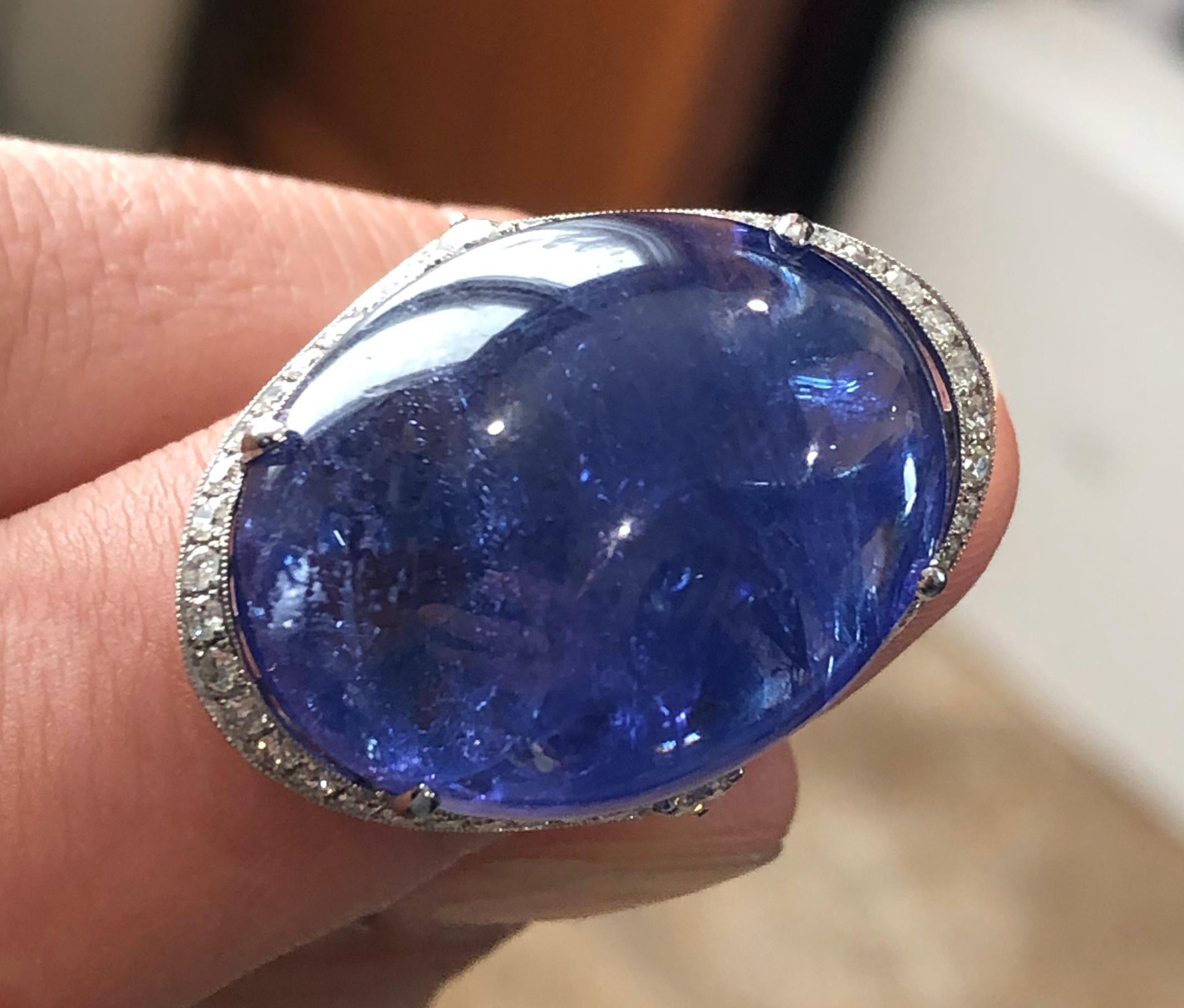 43.97 Carat Cabochon Tanzanite Ring with Diamonds 18 Karat Gold In Excellent Condition In Carlsbad, CA