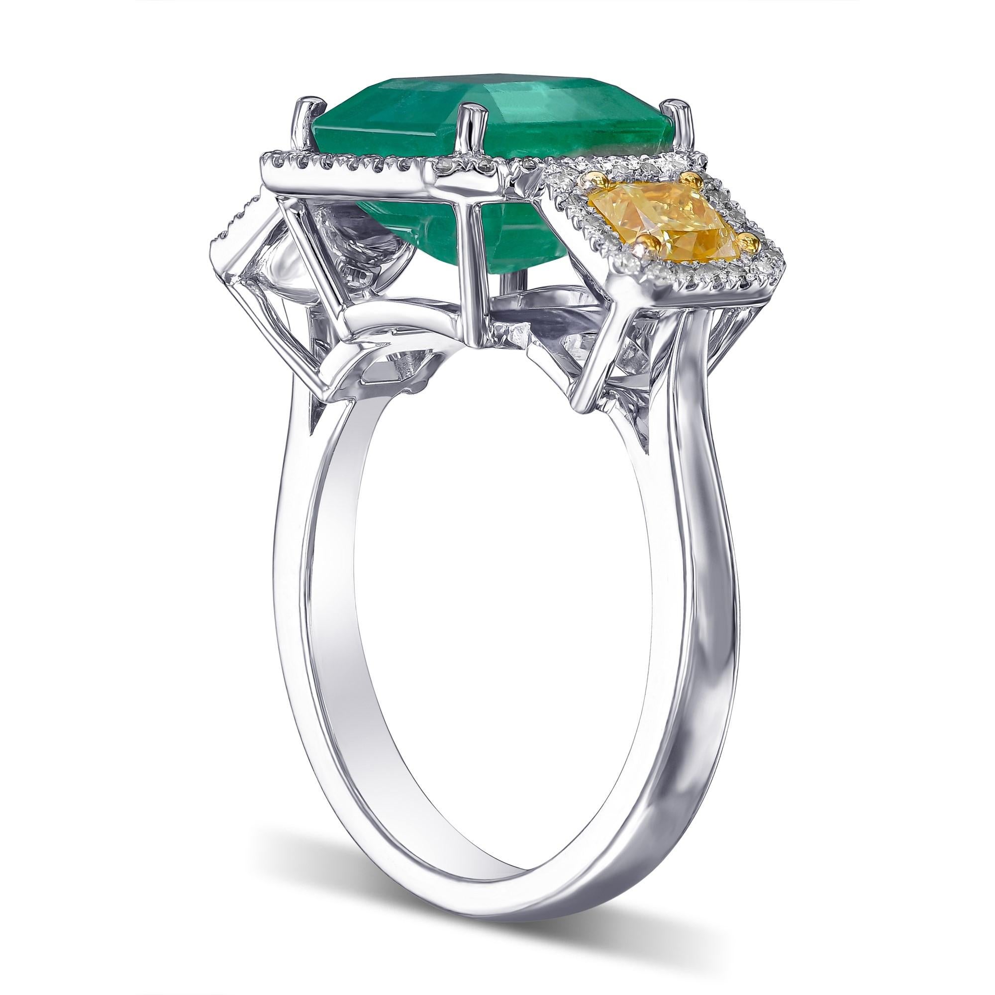 Women's $1 NO RESERVE - 4.39ct Emerald, 1.17ct Fancy Diamonds & 0.50ct F-G Diamonds