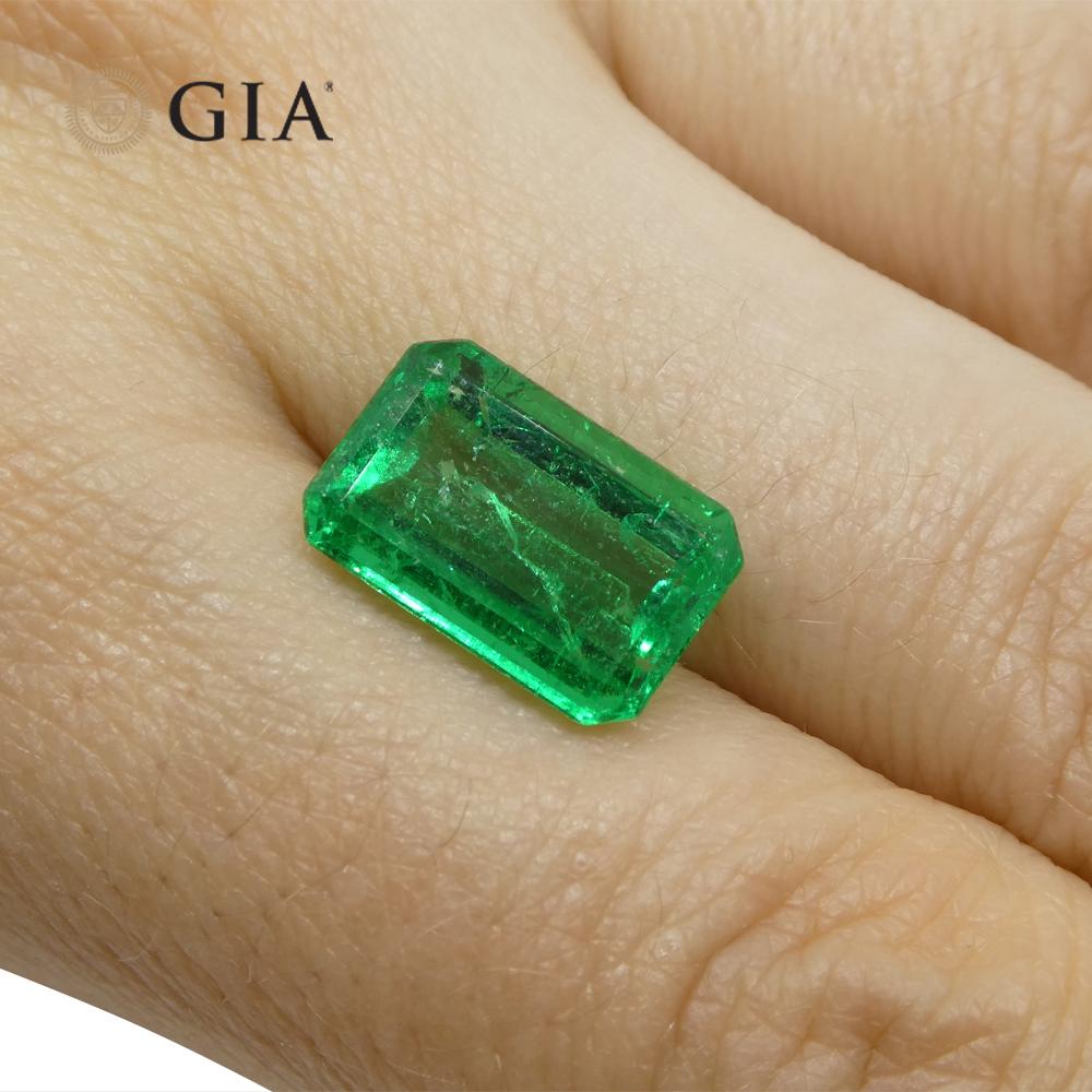 4.39ct Octagonal/Emerald Green Emerald GIA Certified Colombia   For Sale 9