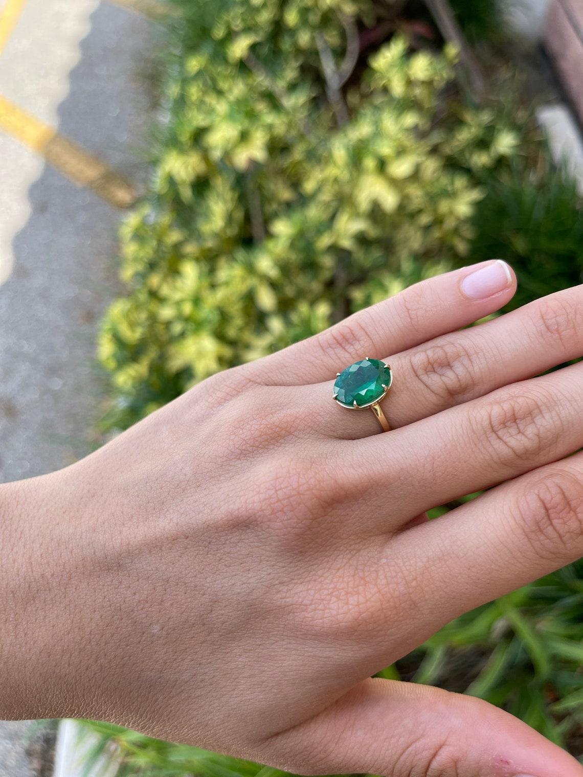 4.39cts 14K 6-Prong Oval Emerald Solitaire Gold Ring In New Condition For Sale In Jupiter, FL