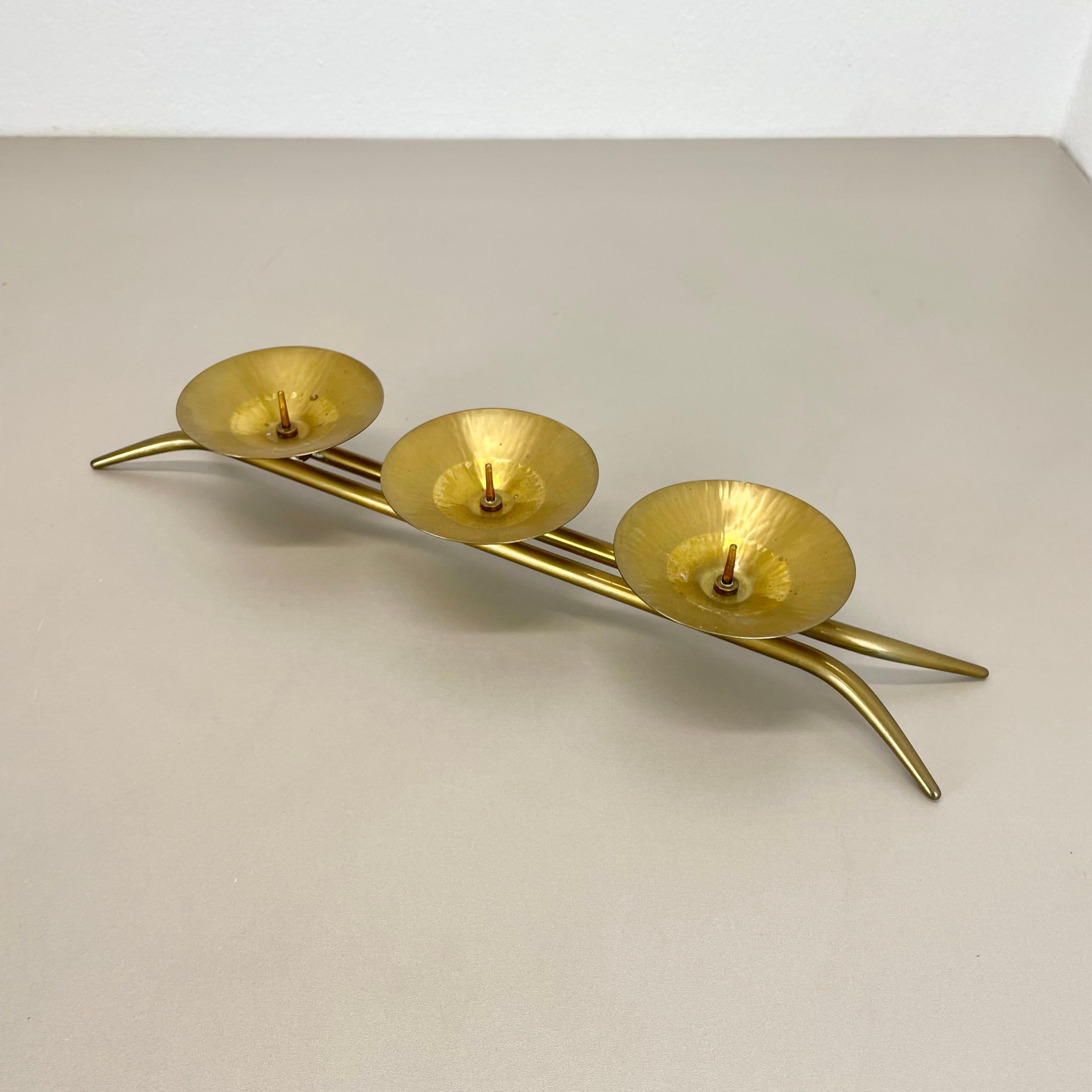43cm Modernistischer Auböck Stil Brutalistischer Kerzenständer aus Messing, Österreich 1950er Jahre (Skandinavische Moderne) im Angebot
