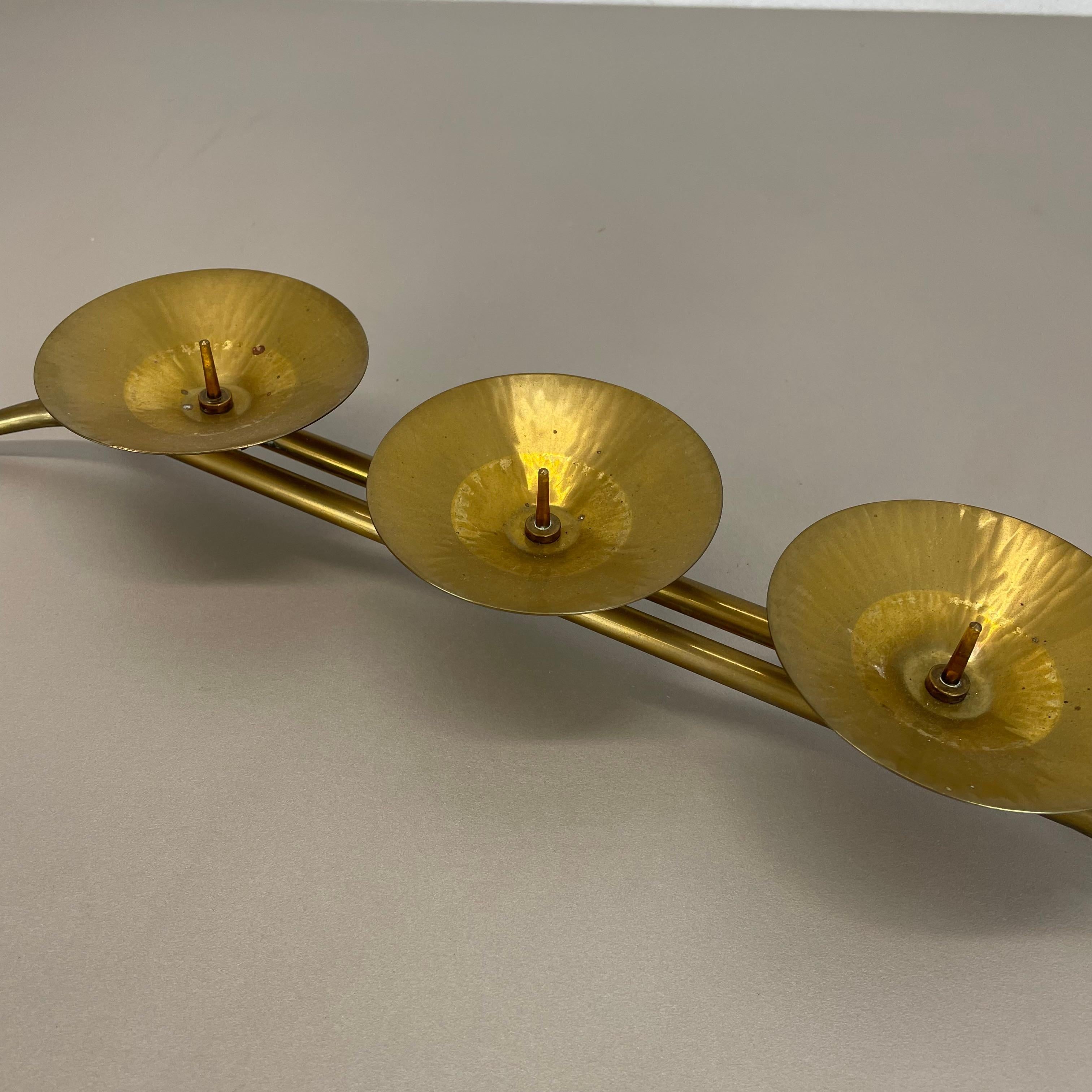 43cm Modernistischer Auböck Stil Brutalistischer Kerzenständer aus Messing, Österreich 1950er Jahre im Zustand „Gut“ im Angebot in Kirchlengern, DE
