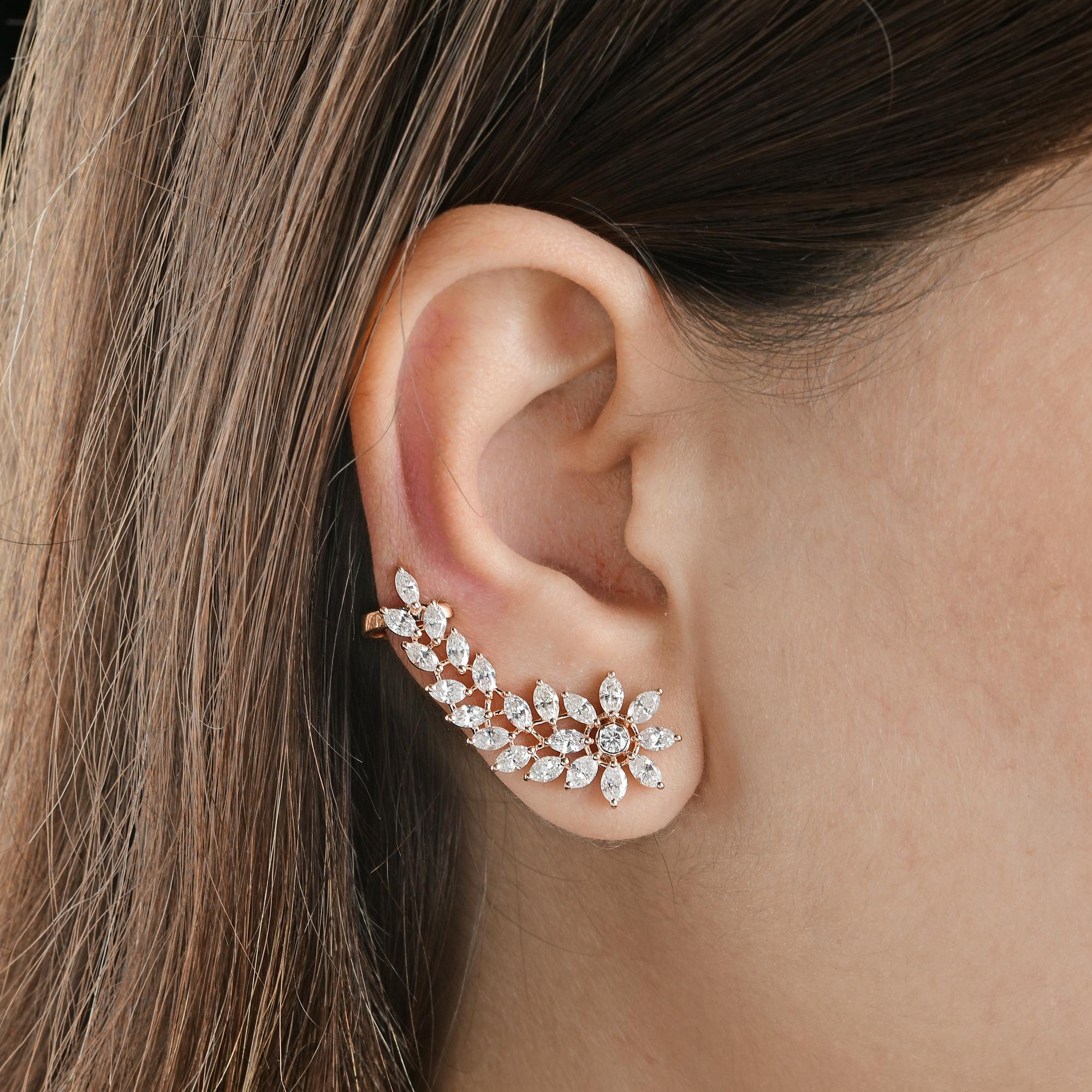 Diese 4,3 Karat Marquise Diamond 14 Karat Rose Gold Ear Climber Cuff Earrings mit einem einzelnen runden oder brillantgeschliffenen Stein, der von den marquisegeschliffenen Steinen umgeben ist und ein ausgeprägtes Blumenmotiv formt. Das kunstvoll