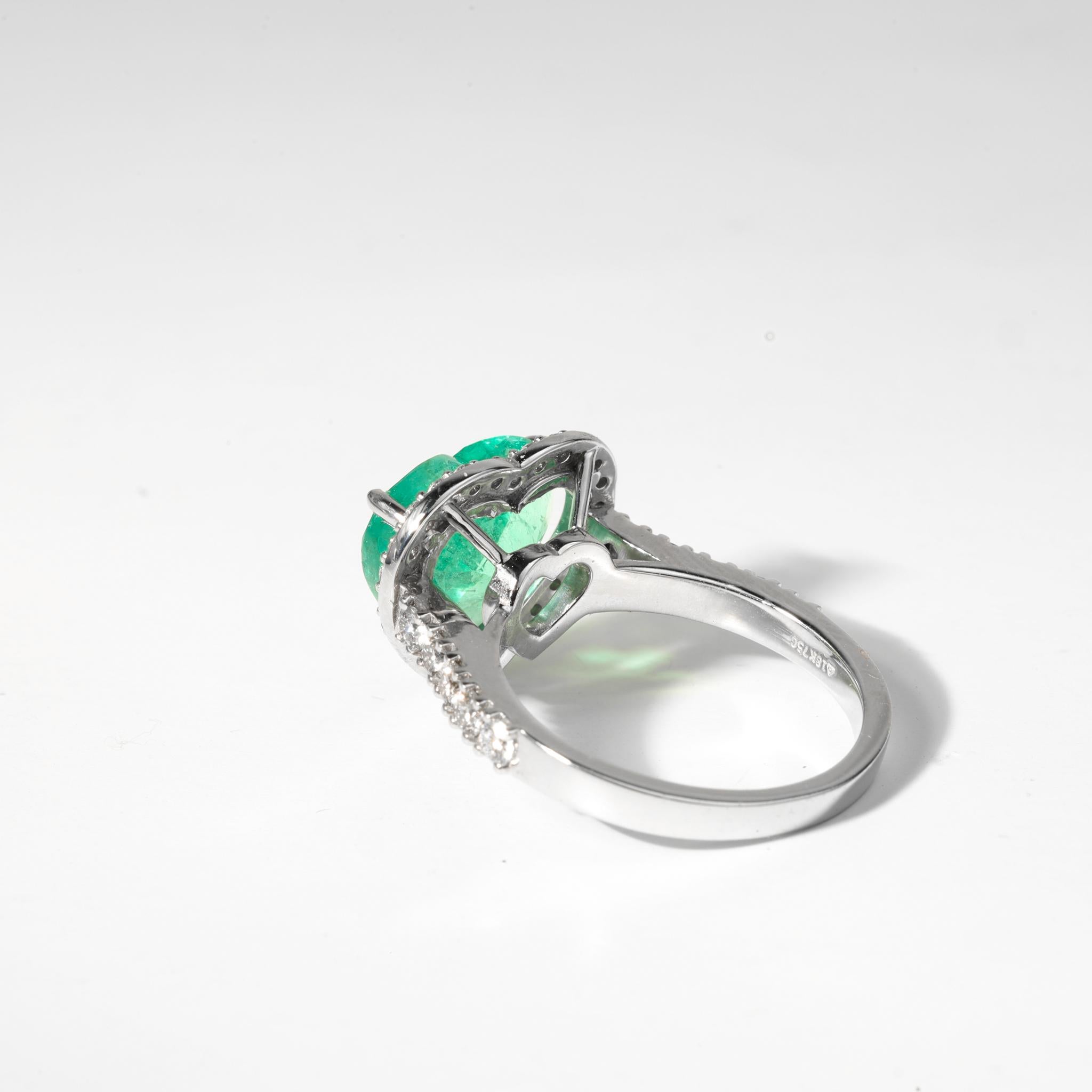 4,3ct Natürlicher Smaragd mit Herzschliff & Diamant Halo Verlobungsring - 18K Weißgold (Art déco) im Angebot
