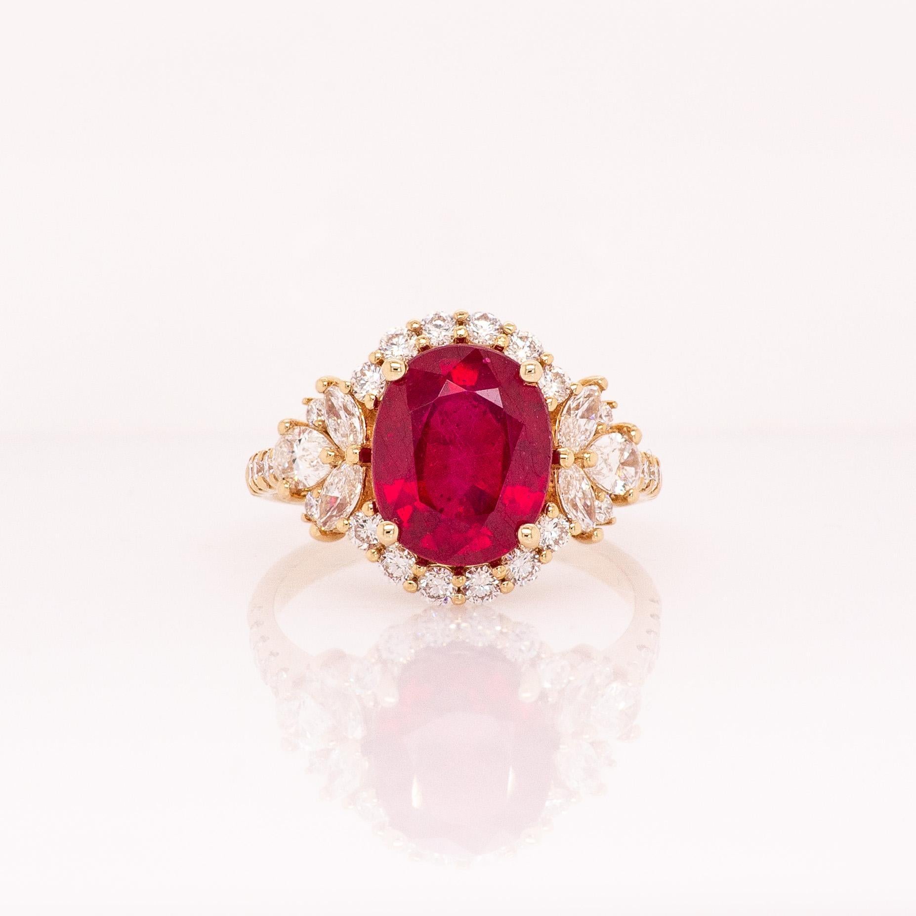 4,3cts Madagaskar Rubin Ring mit natürlichen Diamanten Akzente: 14k Massiv Gold, 10x8mm (Moderne) im Angebot