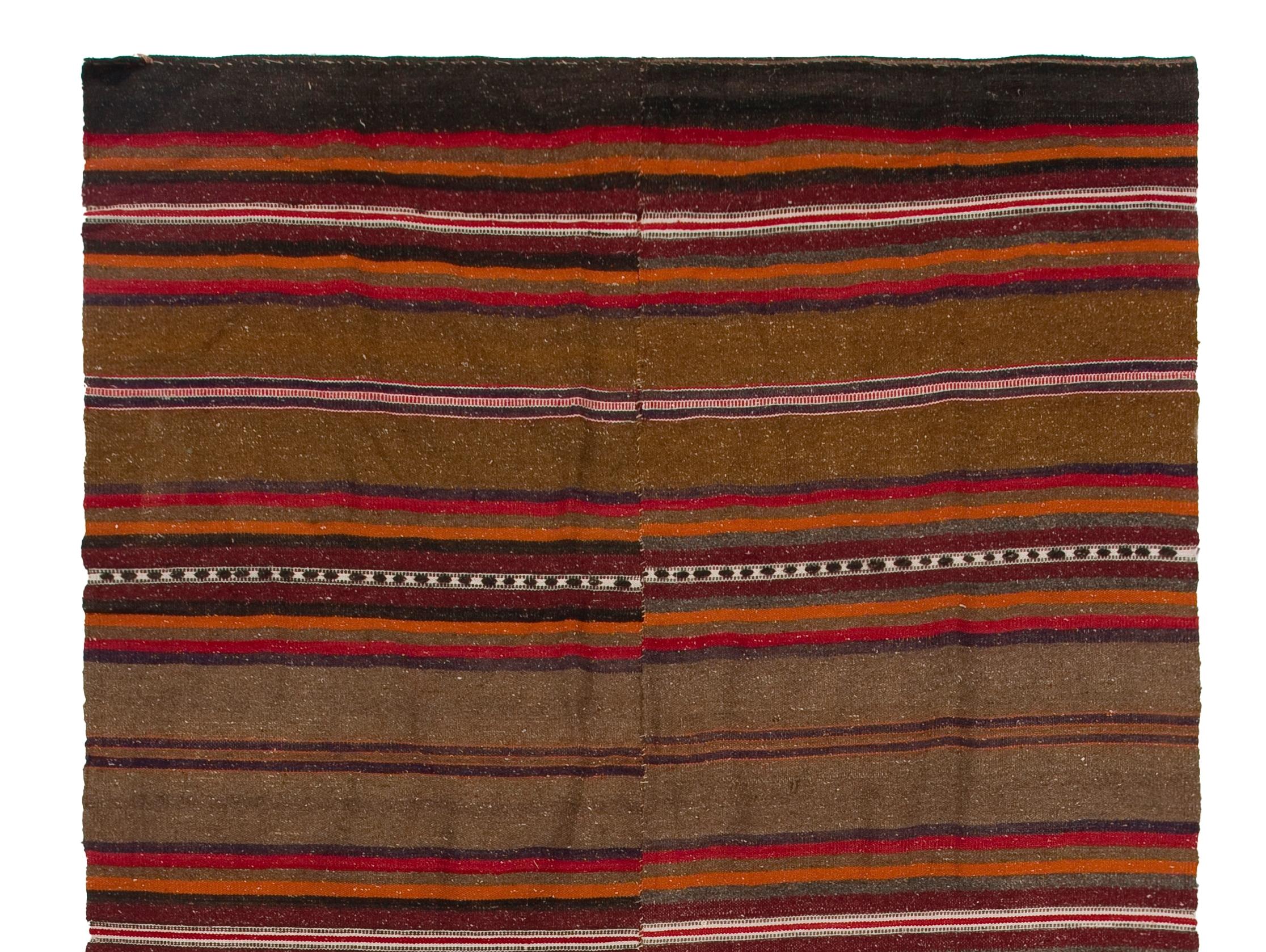 Ce magnifique et simple chemin de table tissé à plat est en laine naturelle dans des tons de rouge, d'ivoire, de marron, d'orange et de gris.

Nous pouvons modifier les dimensions sur demande, c'est-à-dire les rendre plus courtes et/ou plus