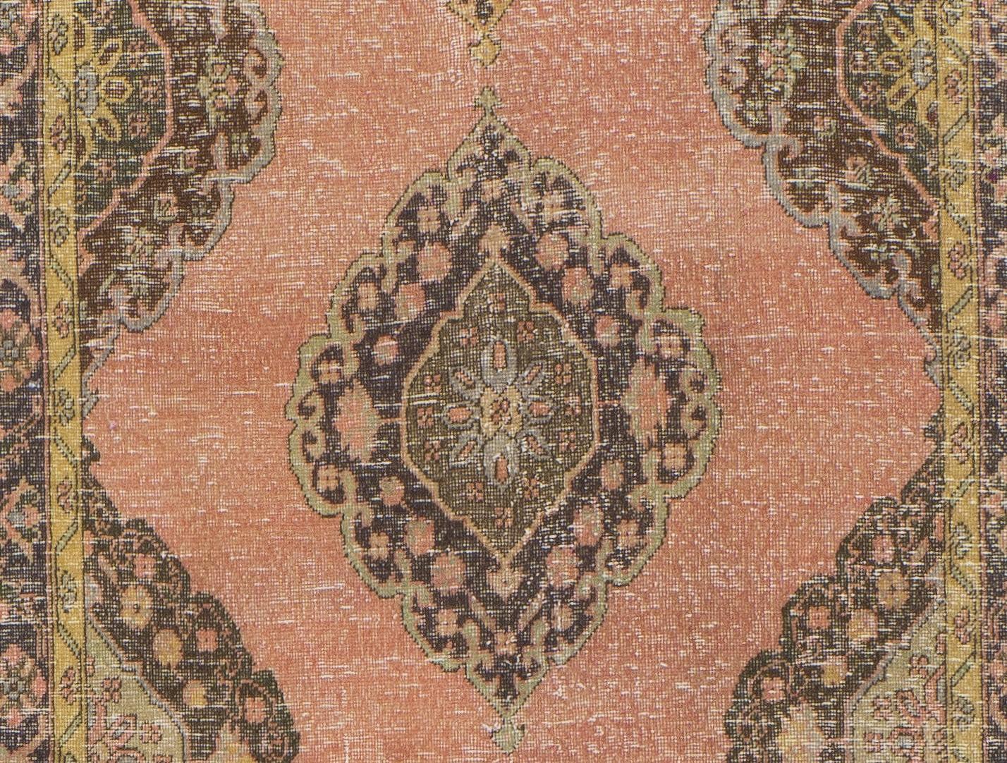 Turc 4.3x13.4 Ft Tapis turc unique en son genre. Ca 1950. Tapis d'entrée en laine fait à la main en vente