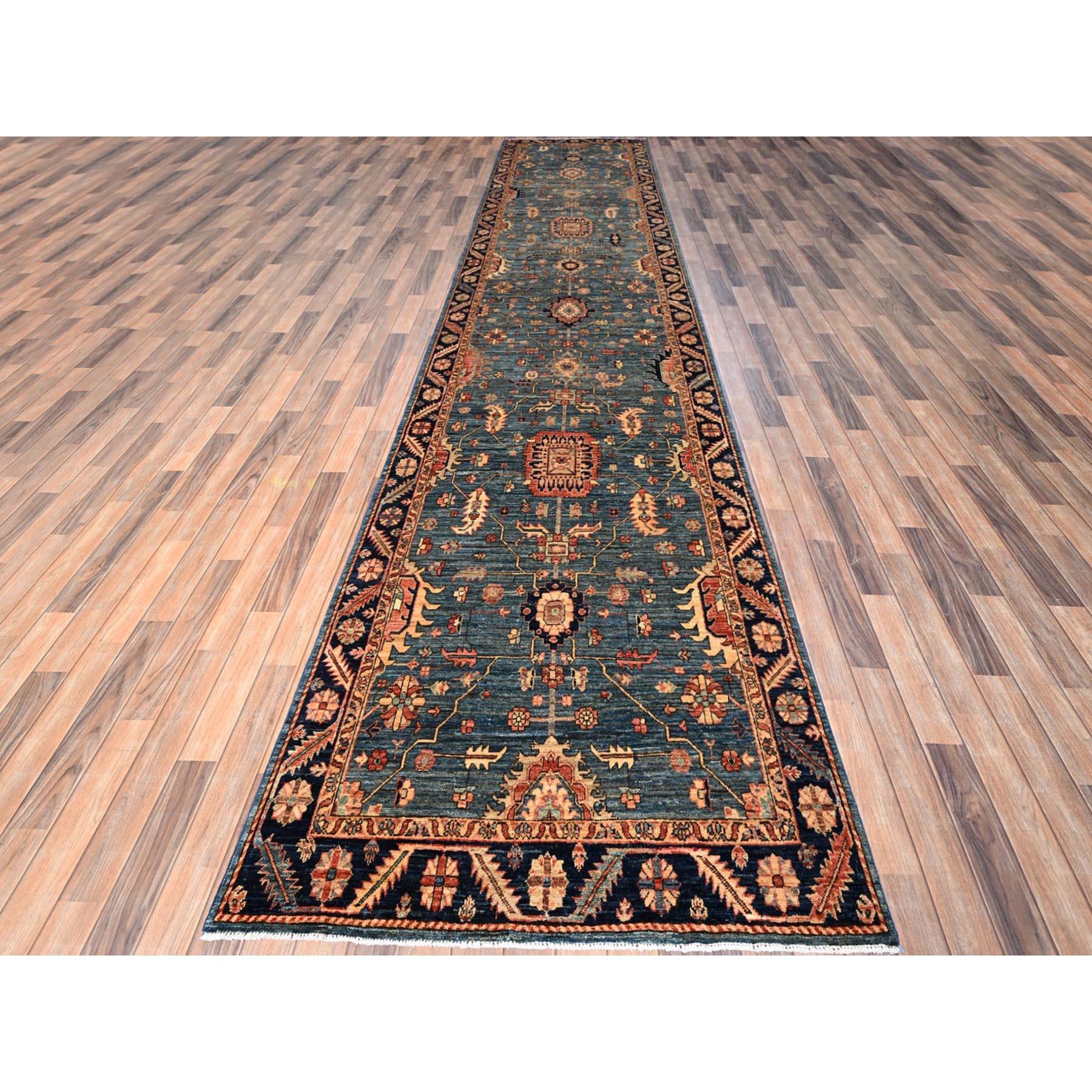 Azul Piedra, Heriz All Over Design, Colección Aryana, Lana de Alta Montaña, Anudada a Mano, Pelo Suave, Tejido Denso, Tintes Vegetales, XL, Alfombra Ancha, Alfombra Oriental
Materiales primarios: Lana
Látex: Sin pelo 
altura: 0,25 Pulgadas
Estilo: