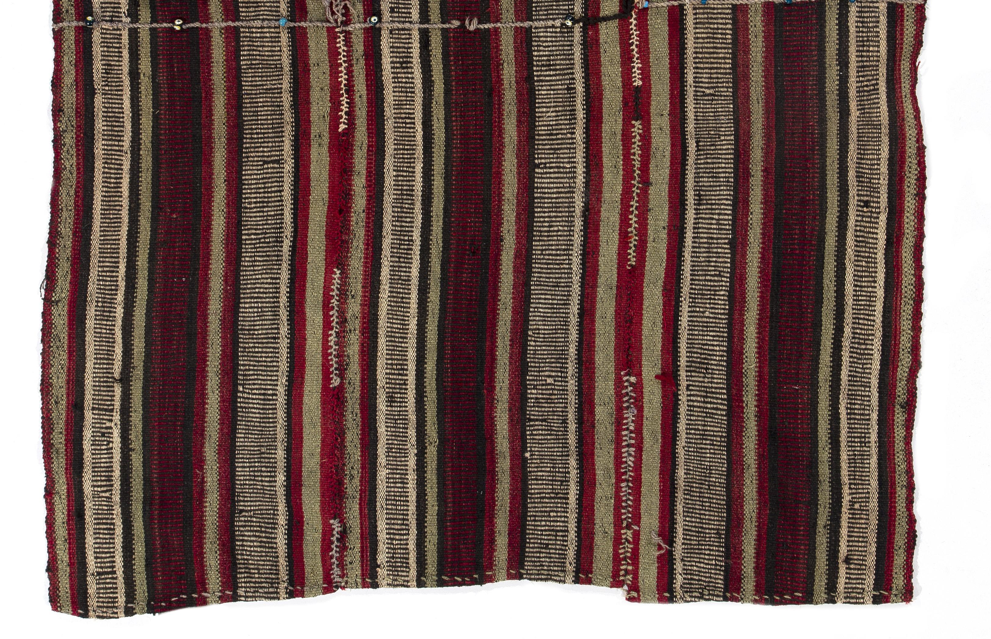 Turc 4.2x5 Ft Handmade Turkish Wool Kilim with Colorful Poms, Folk Art, Wall Hanging (en anglais) en vente
