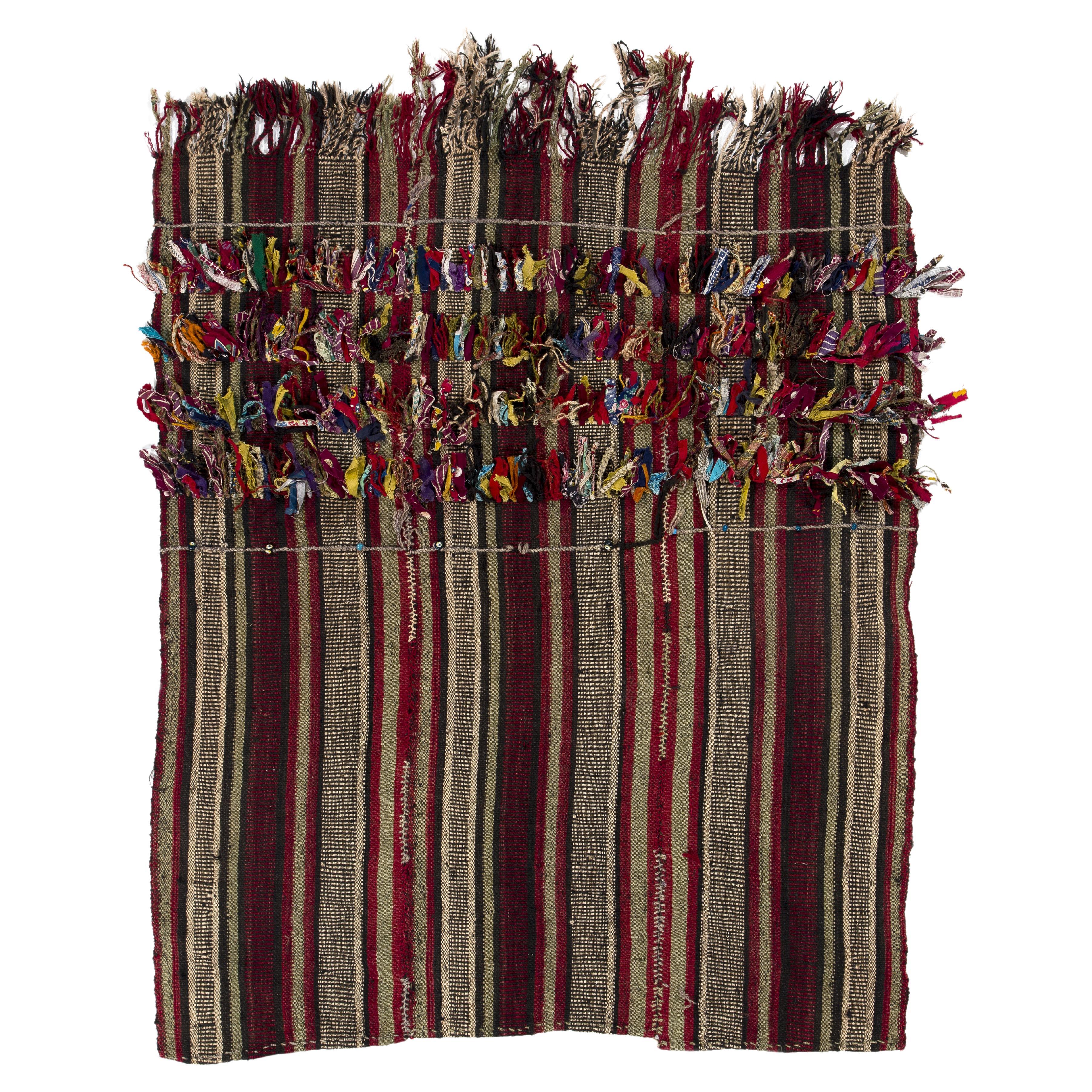 4.2x5 Ft Handmade Turkish Wool Kilim with Colorful Poms, Folk Art, Wall Hanging (en anglais) en vente