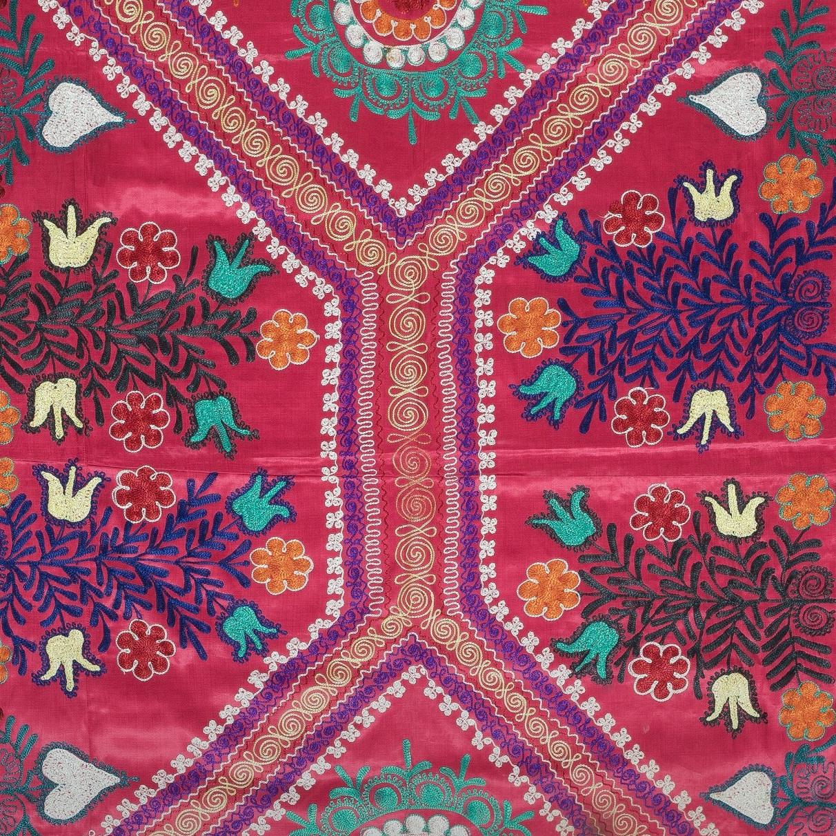 4.3x5.5 Ft Embroidered Silk & Cotton Wall Hanging. Red Bed Cover. New Tablecloth In New Condition For Sale In Spring Valley, NY