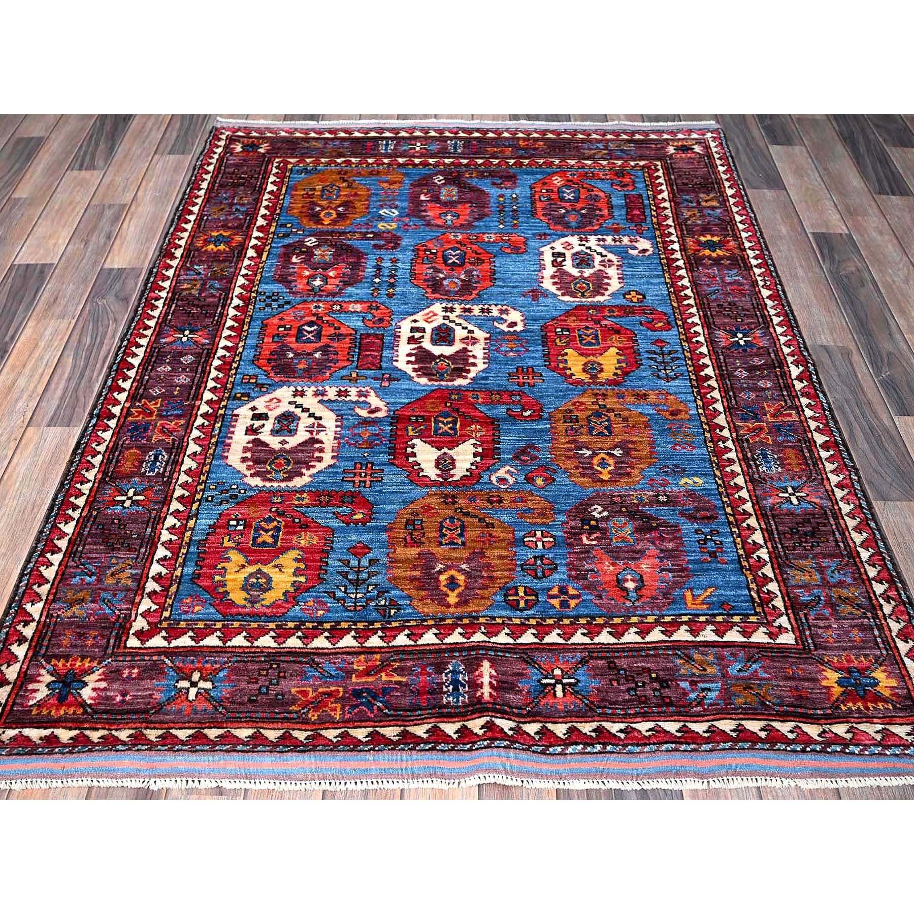 Carolina Blue, Afghan Ersari with Turkish Knot, Caucasian Design Revival, Vegetable Dyes, Densely Woven, Hand Knotted, Soft and Velvety Wool, Tapis d'Orient
Matières premières : Laine
Latex : Pas de poils 
hauteur : 0,25 pouces
Style :