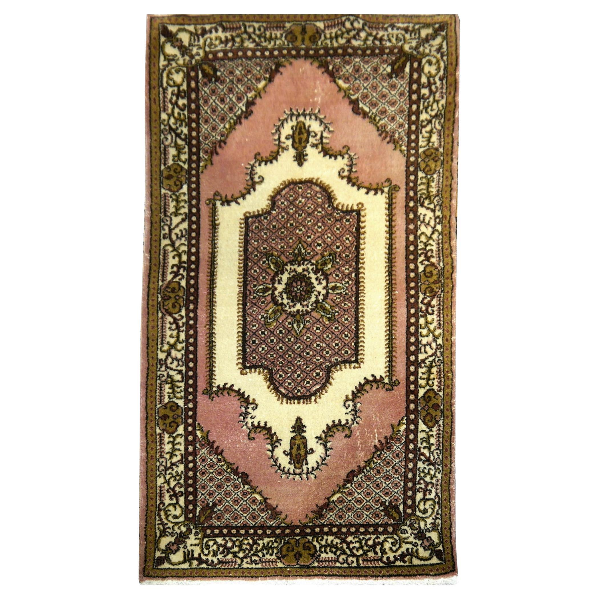 4
3 "x6
7" Turc Beige Rose Sage Vert Vintage Rug Anatolia Tapis noué à la main en vente