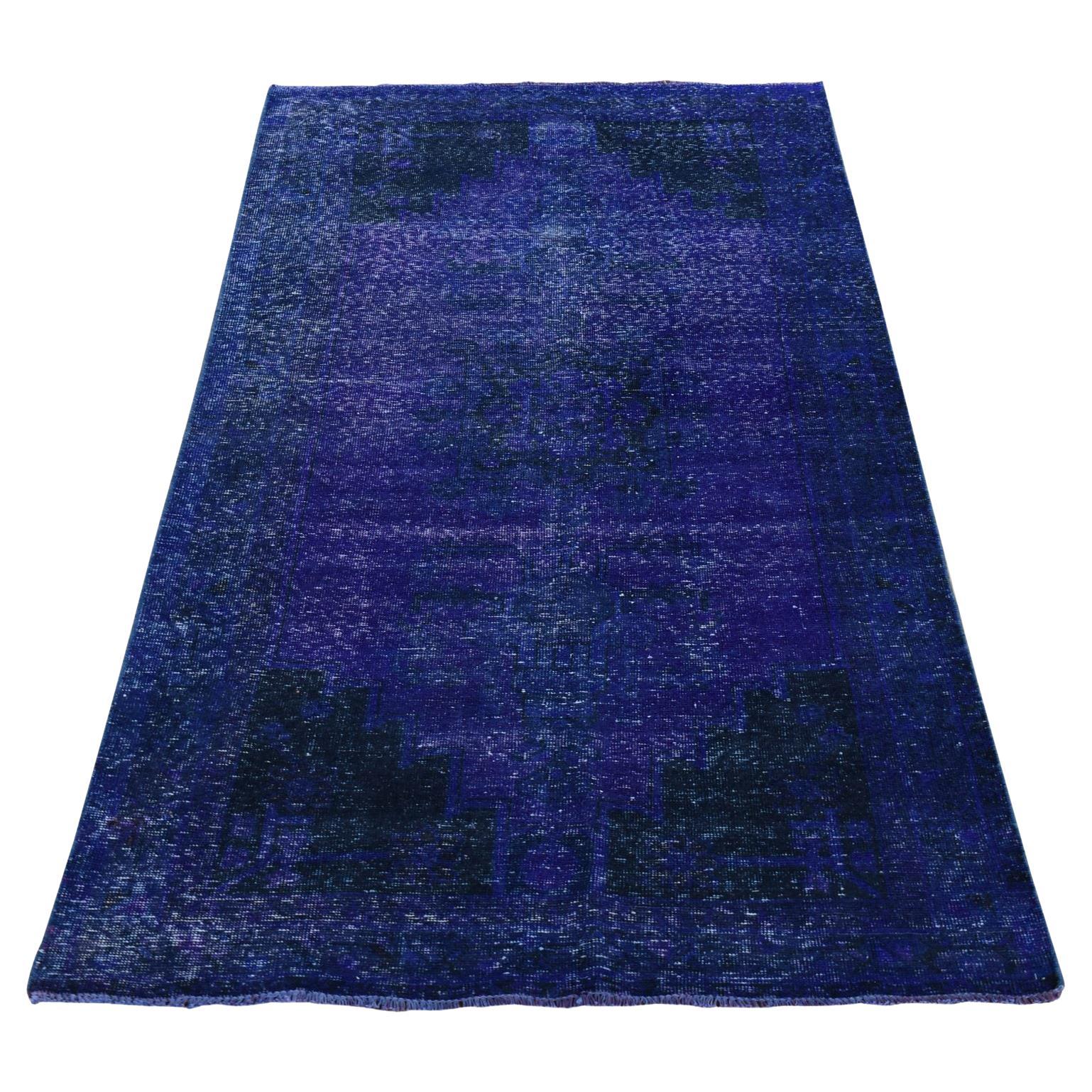 4'3"x7'10" Blauer handgefertigter Overdyed Vintage persischer Täbris-Läufer aus Wolle, Breiter Vintage-Läufer