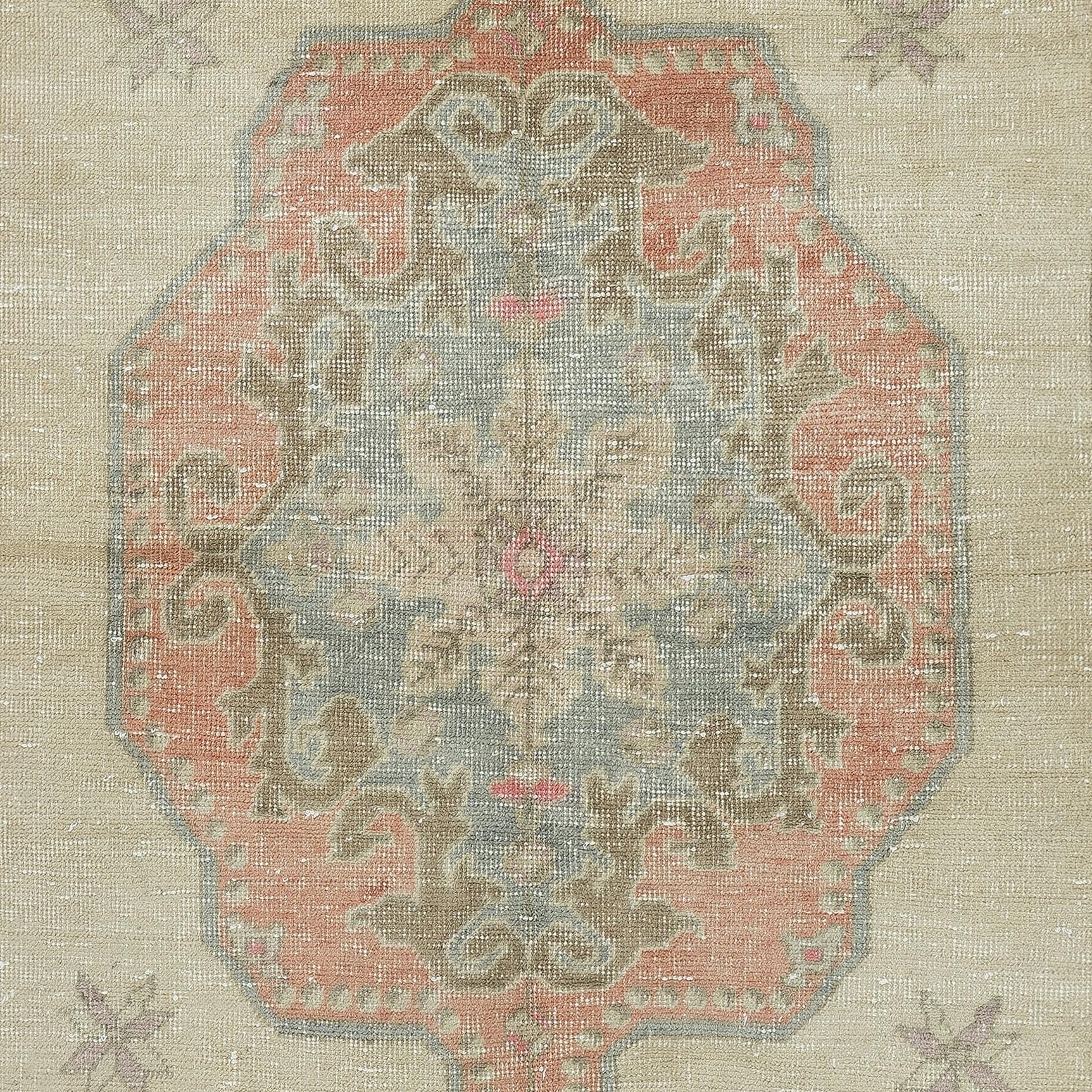 Annodato a mano 4.3x7.4 Ft Un esemplare unico di tappeto turco vintage fatto a mano con design a medaglione in vendita