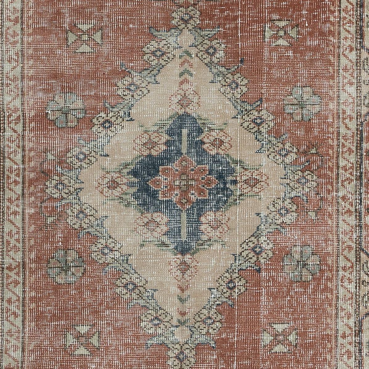 Hand-Woven 4.3x7.8 Ft Traditional Hand Knotted Turkish Area Rug with Medallion Design For Sale